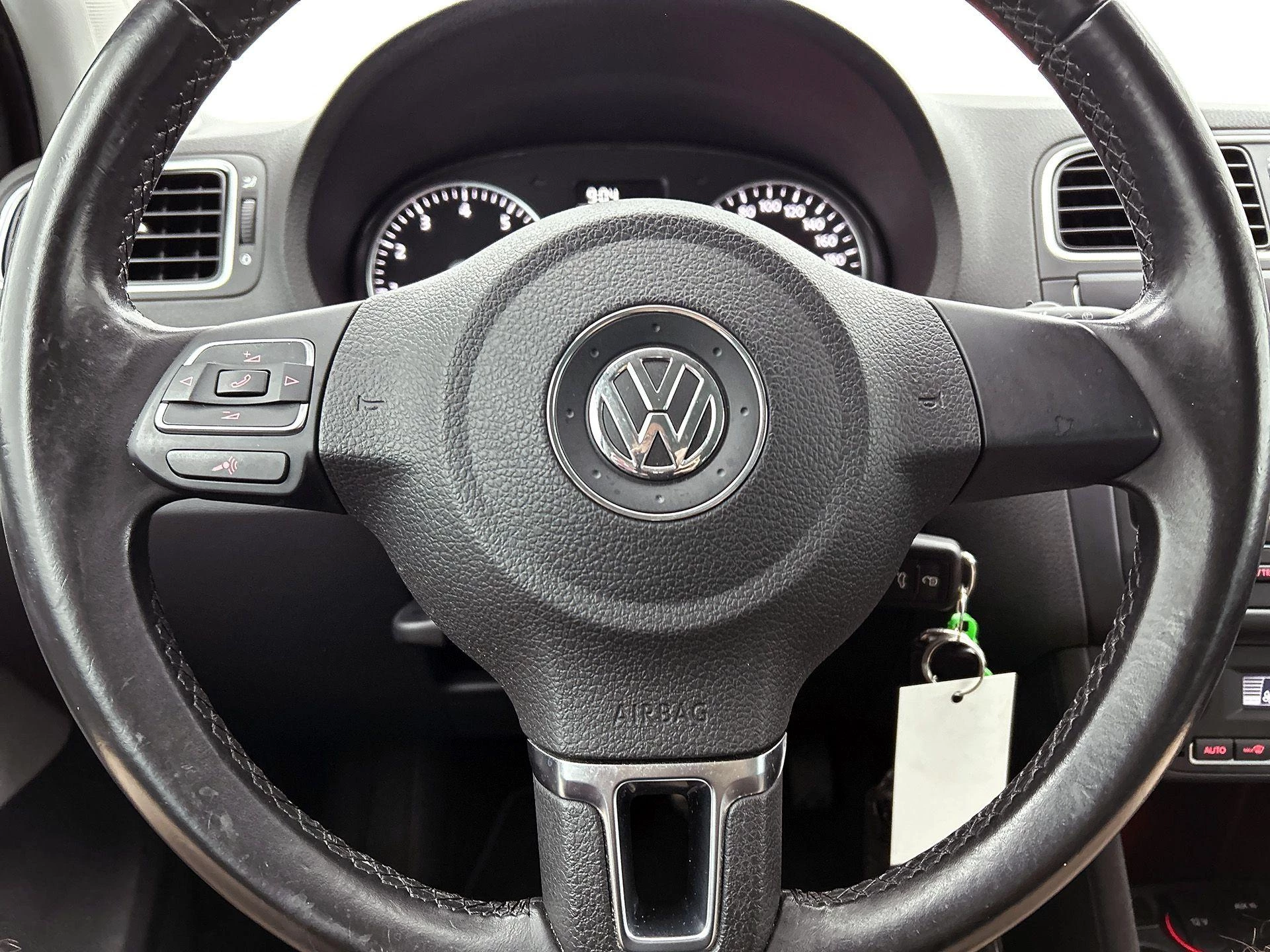 Volkswagen-Polo-image-22