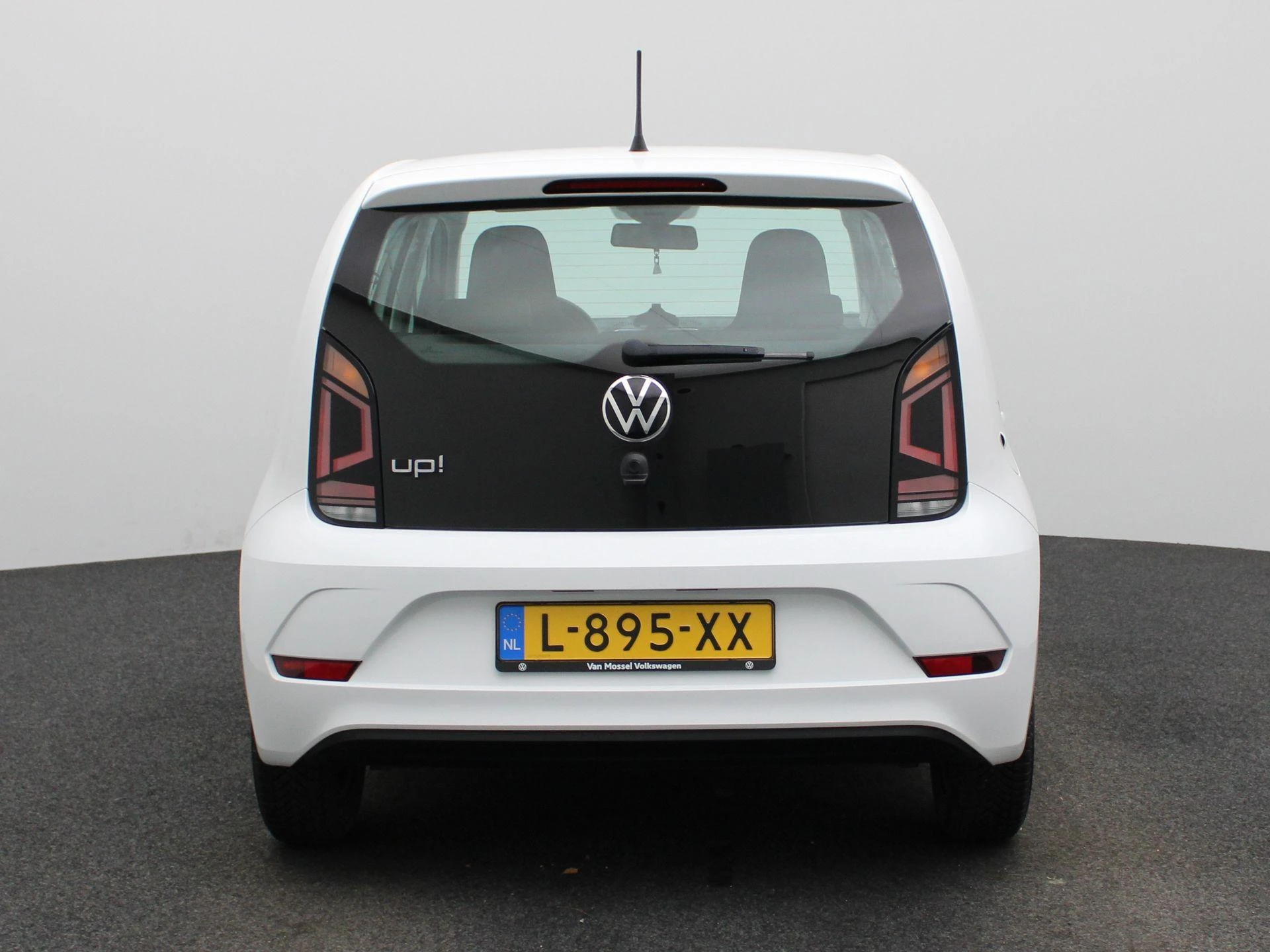 Volkswagen-up!-image-4