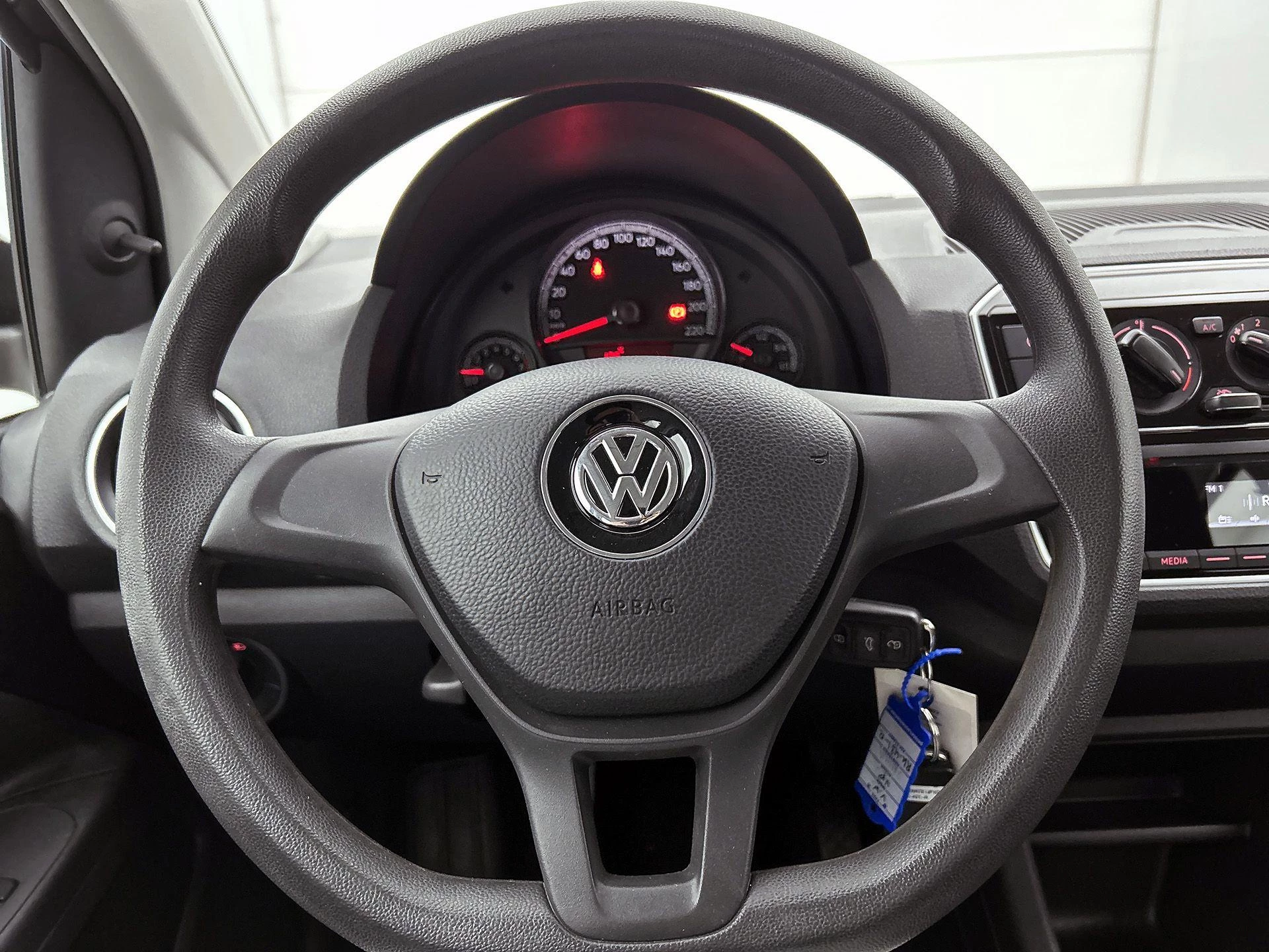 Volkswagen-up!-image-27