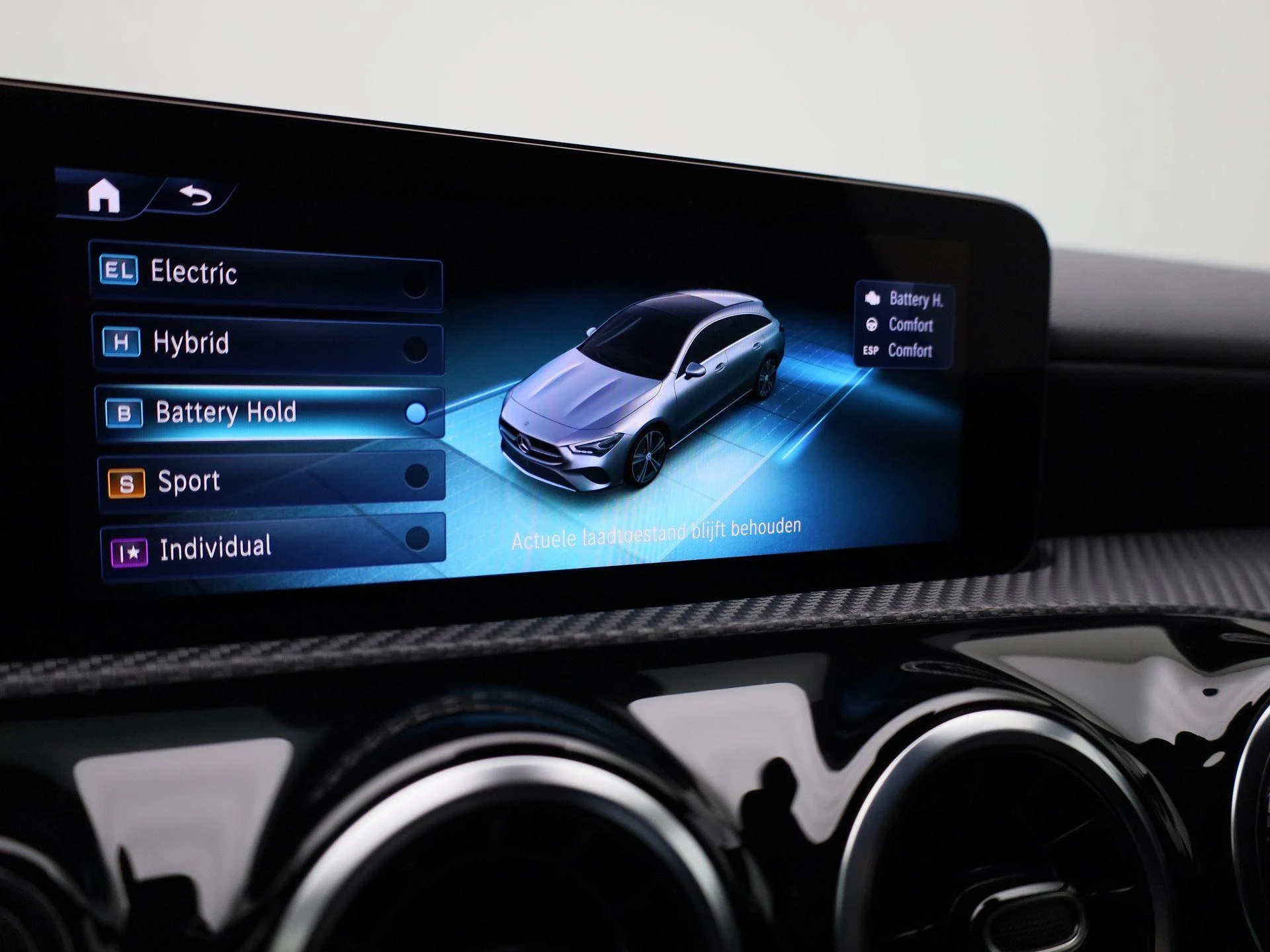 Mercedes-Benz-CLA-image-26