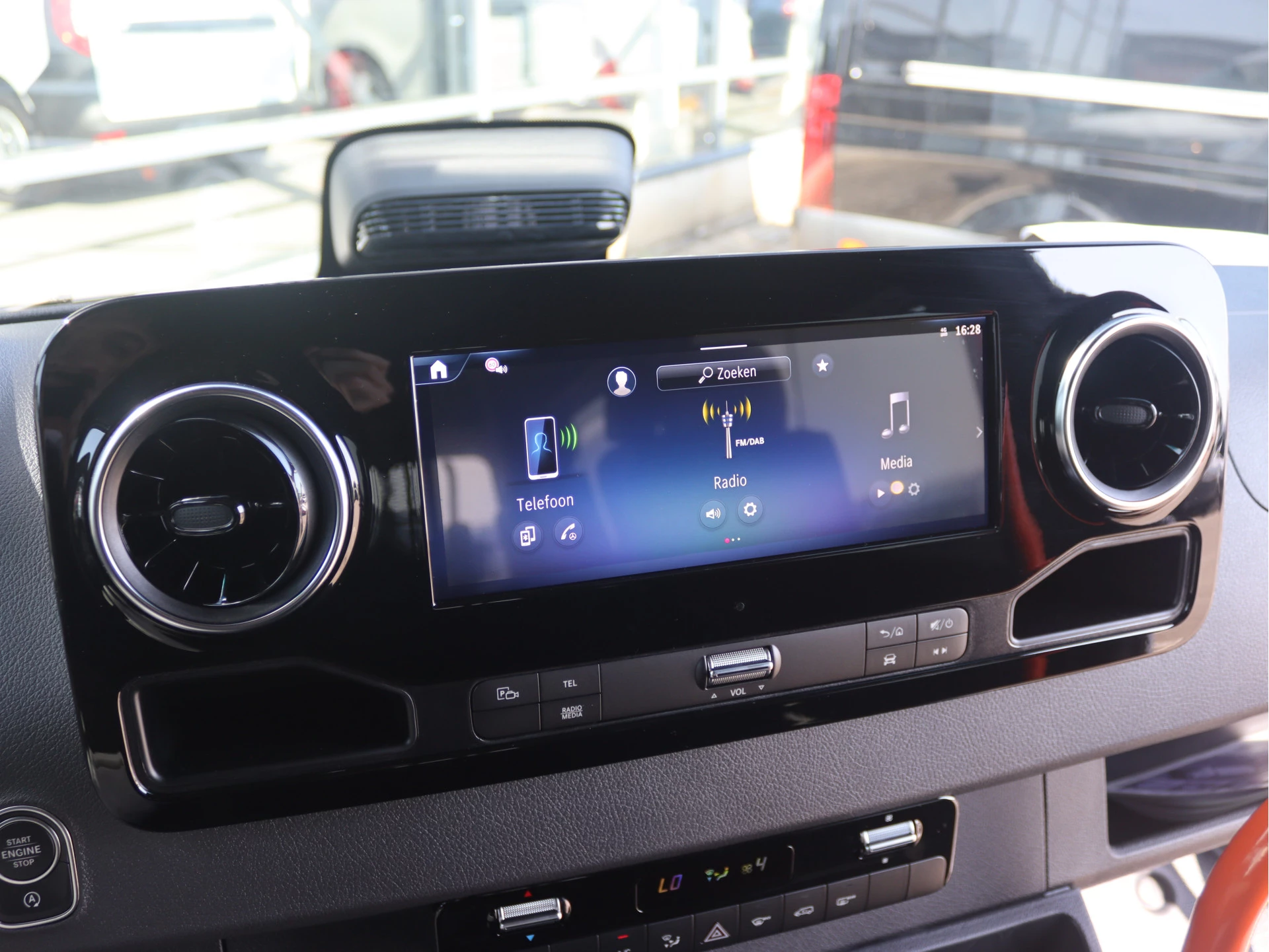 Mercedes-Benz-Sprinter-image-11