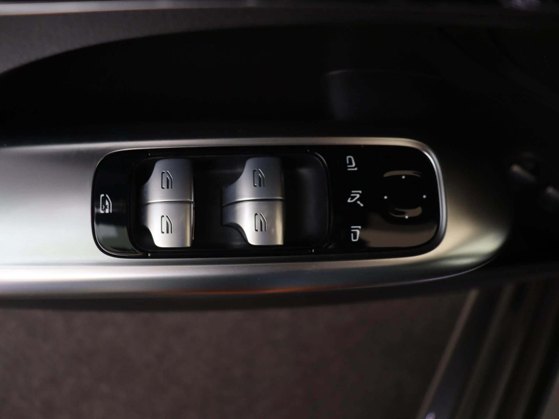 Mercedes-Benz-C-Klasse-image-25