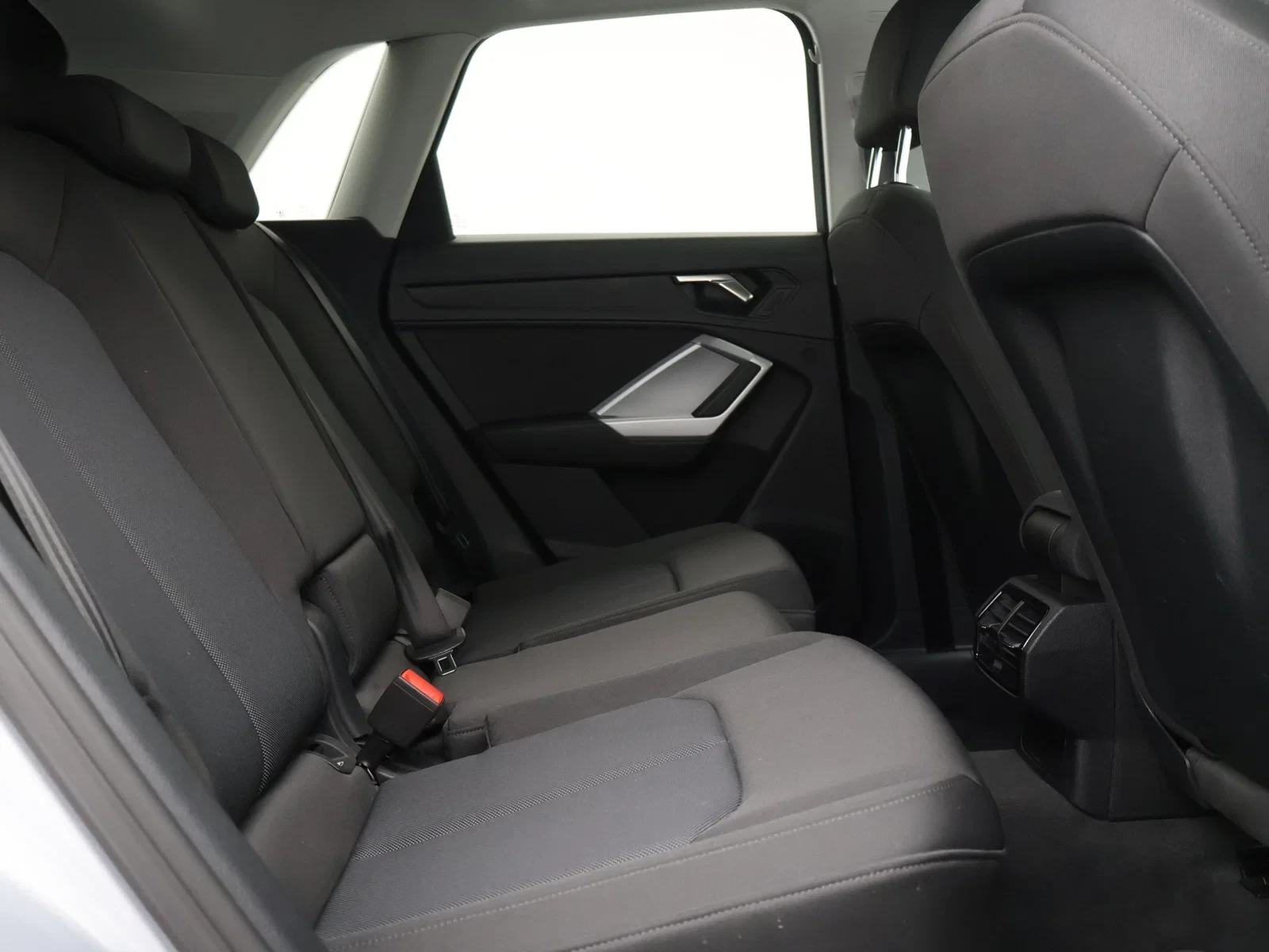 Audi Q3 35TFSI Business Edition Advanced 150PK *AUTOMAAT*VIRTUAL COCKPIT*SHADOW LOOK*TREKHAAK*CRUISE*PDC*APP