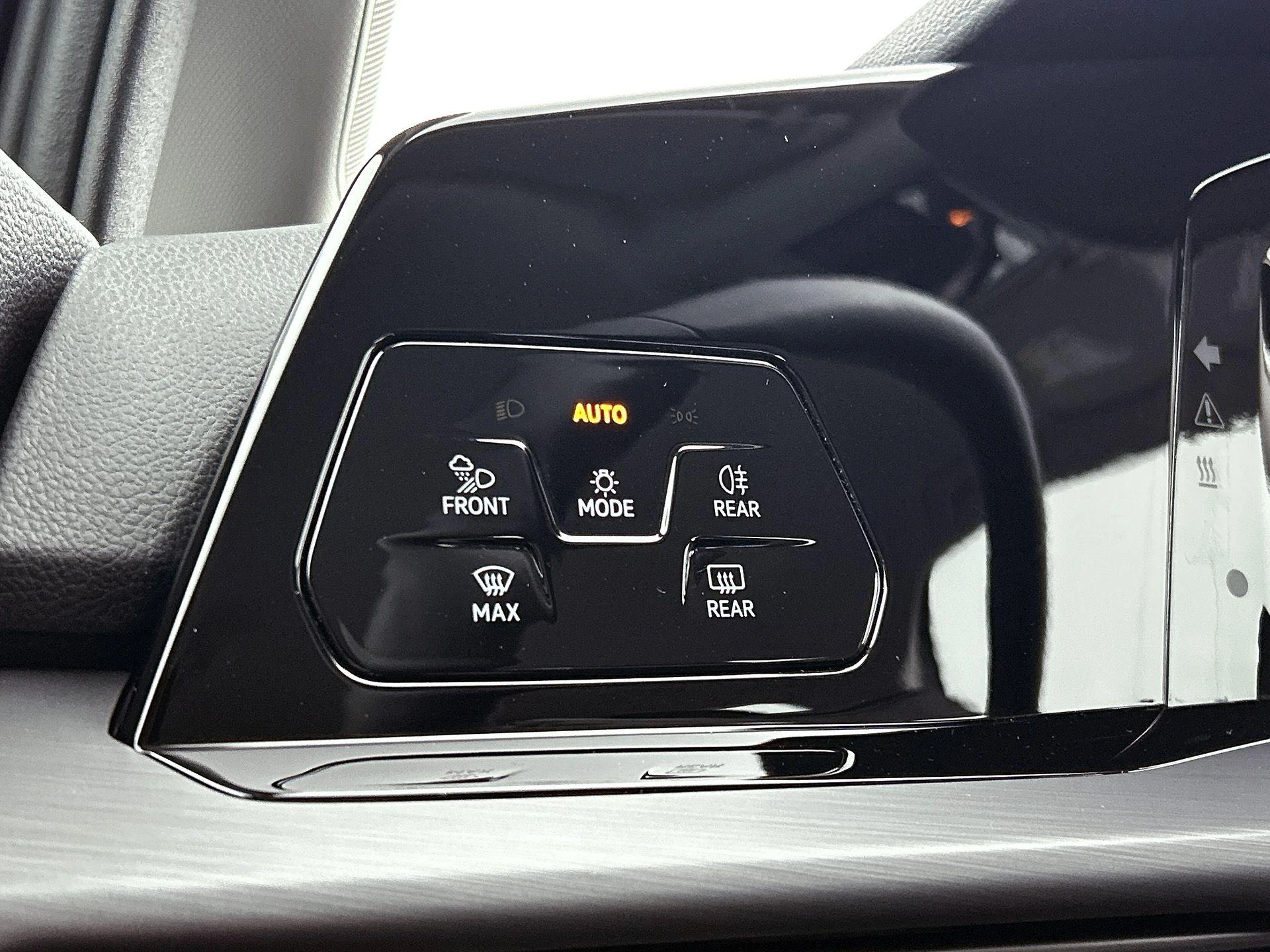 Volkswagen-Golf-image-22