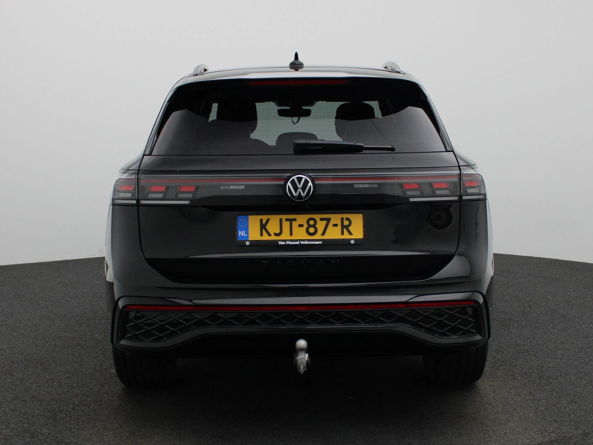 Volkswagen-Tiguan-image-4