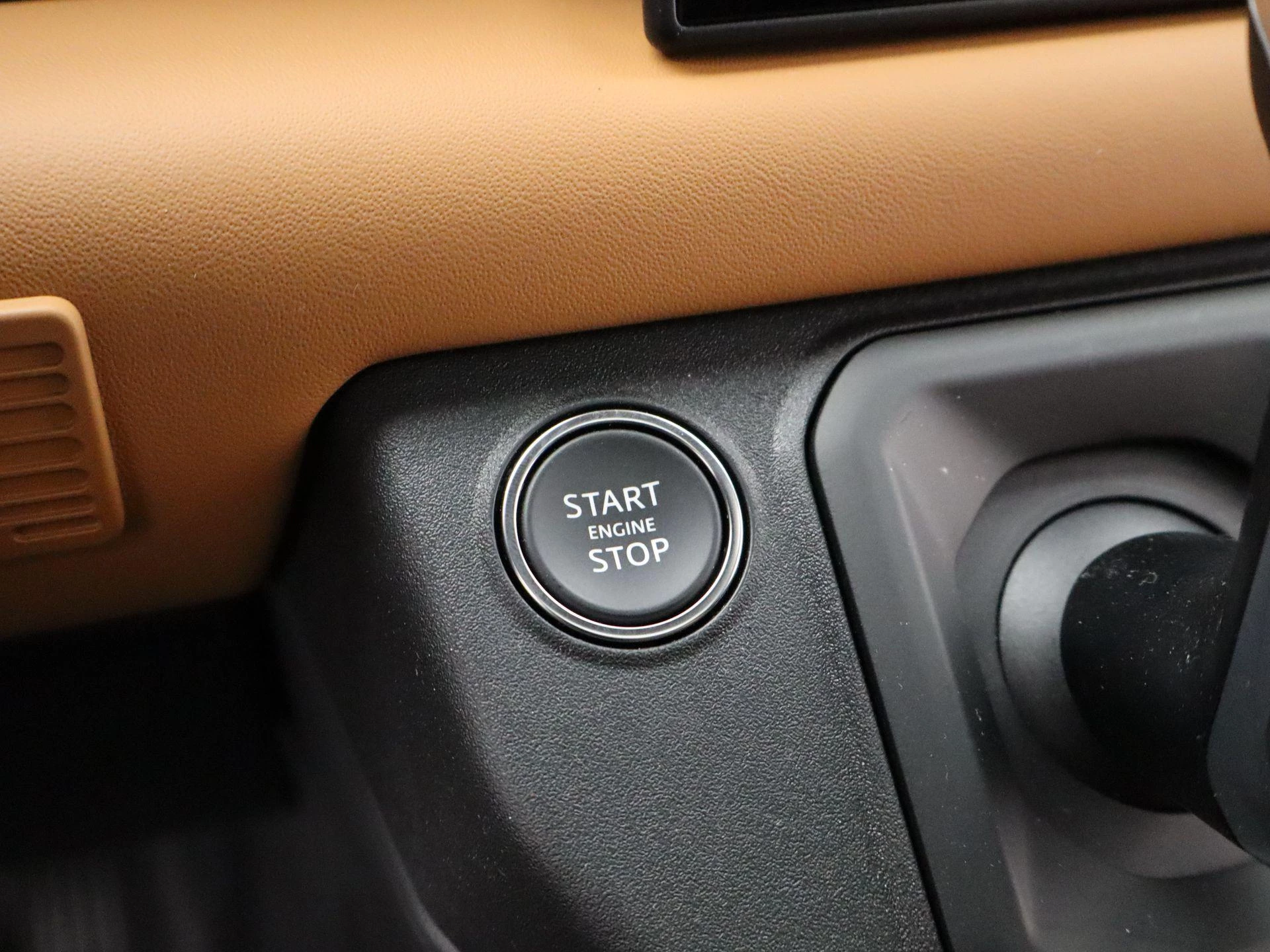 Land Rover-Defender-image-19