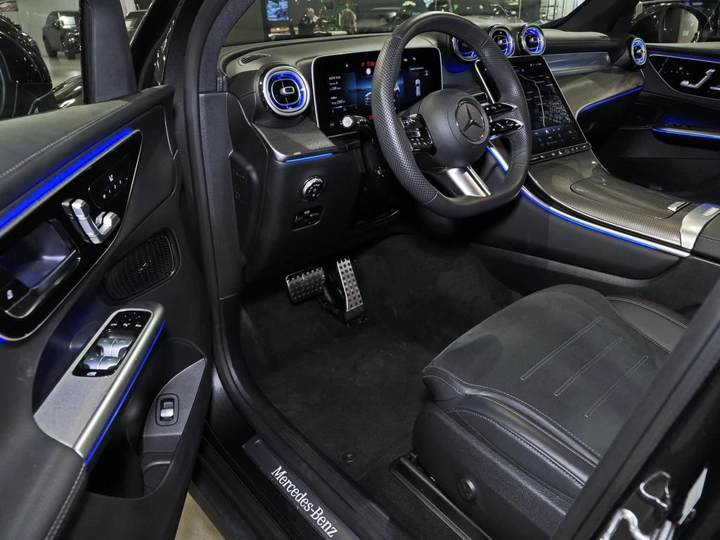 Mercedes-Benz-GLC 300 d-image-8