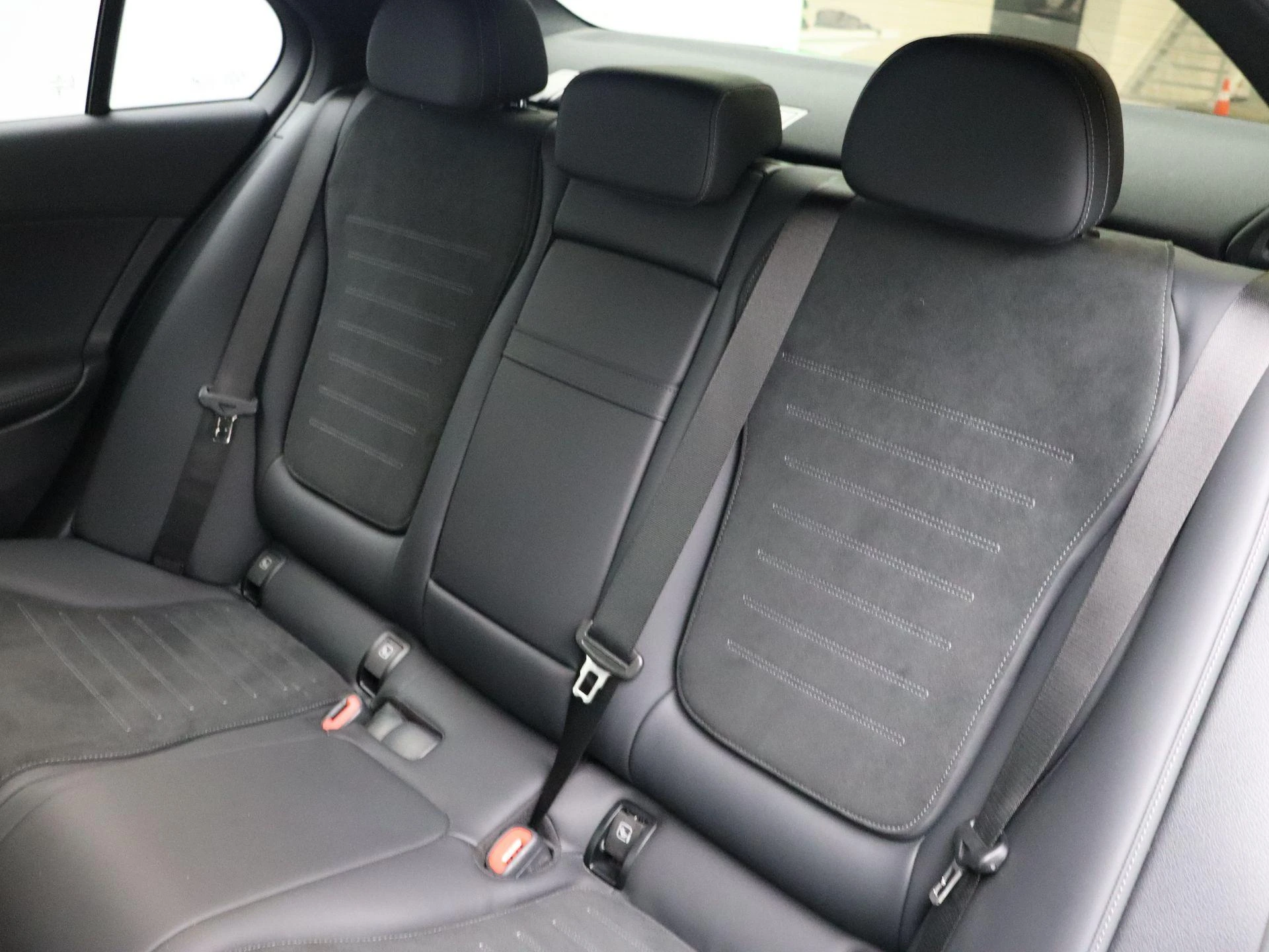 Mercedes-Benz-C-Klasse-image-22