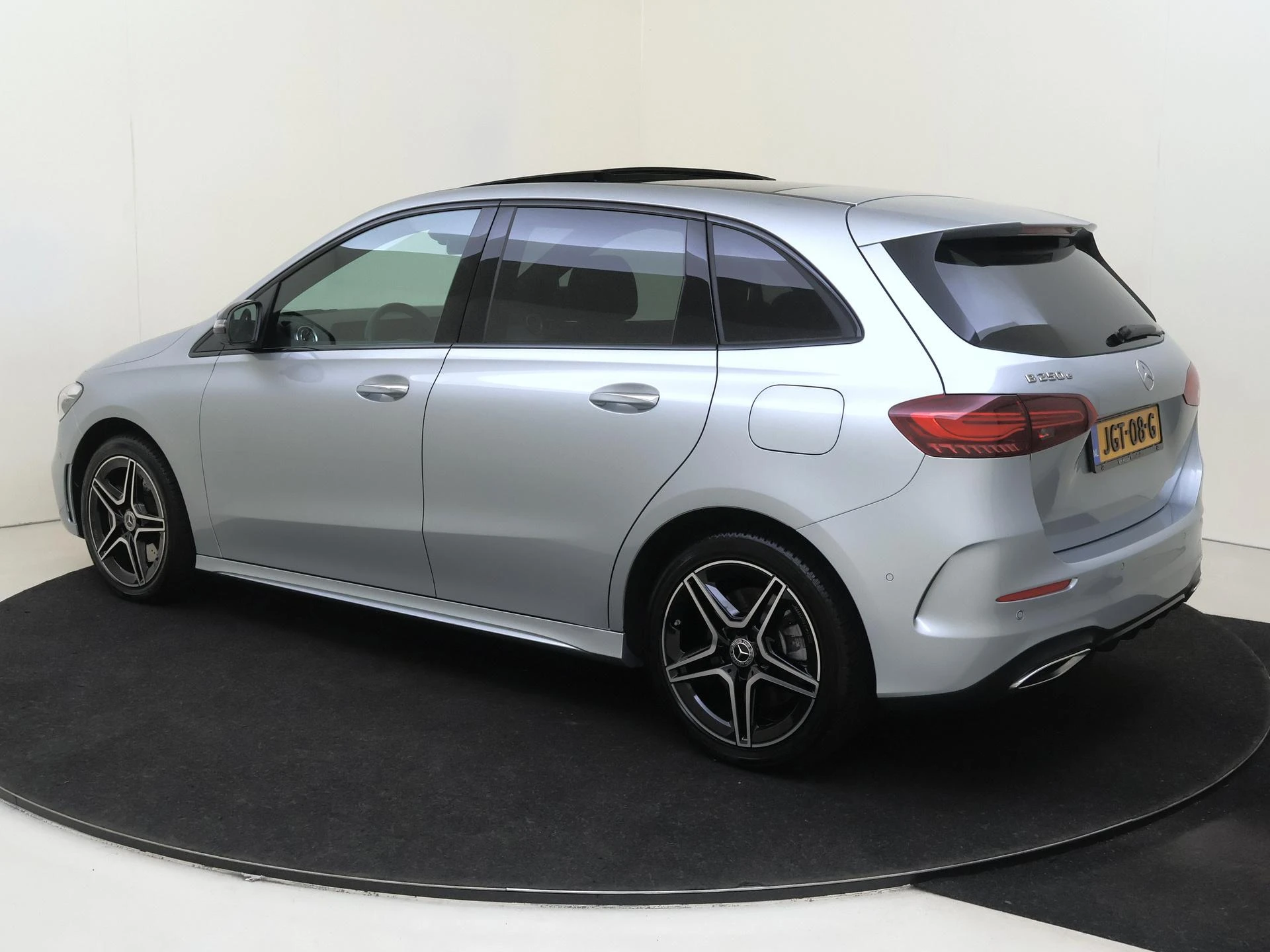 Mercedes-Benz B-Klasse 250 e Business Solution AMG