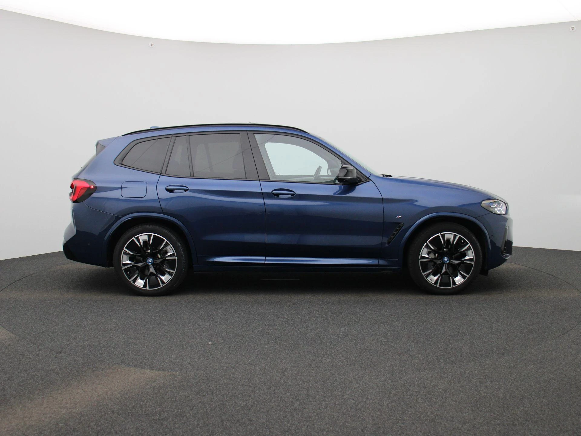 BMW-iX3-image-5