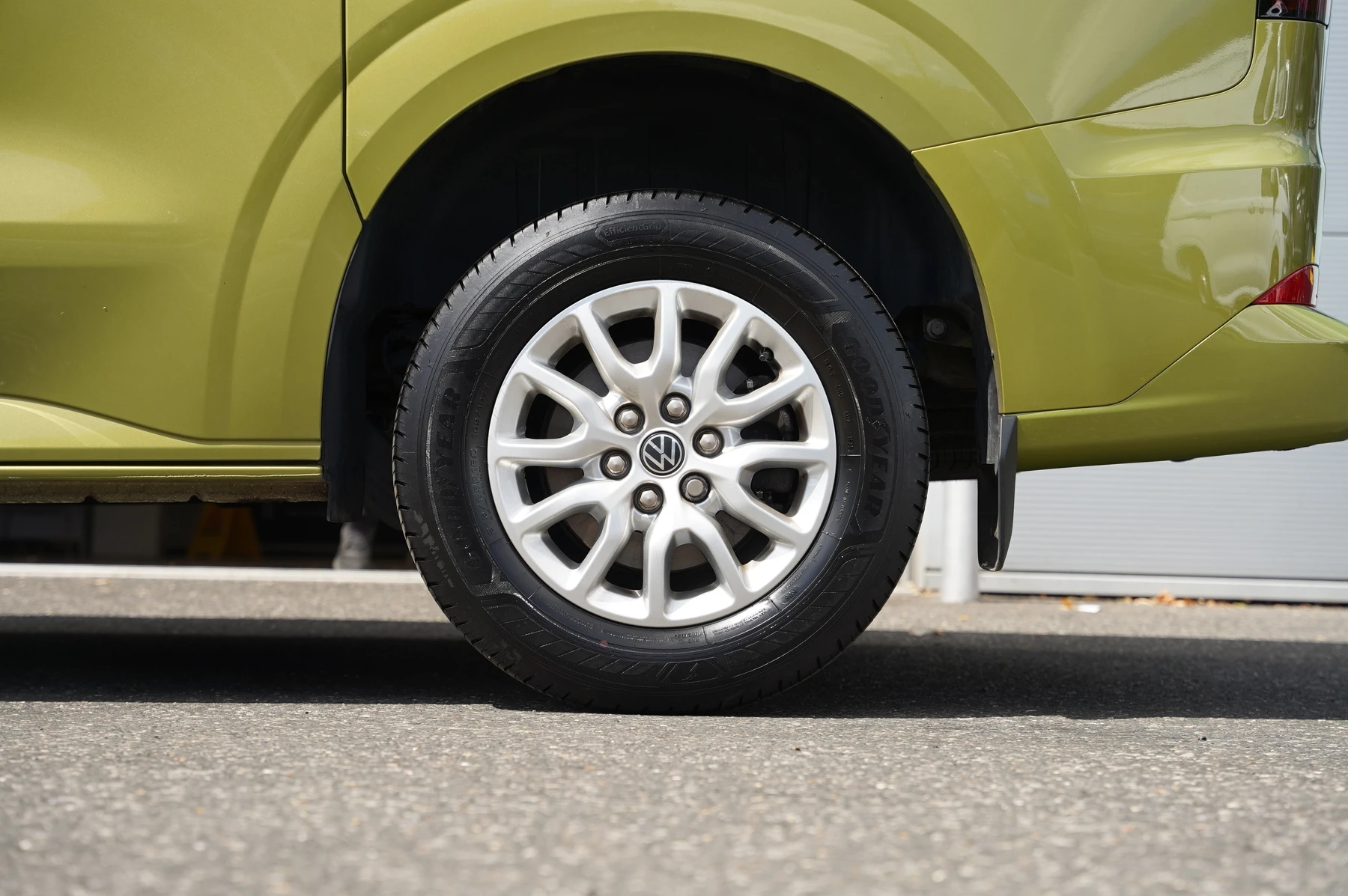 Volkswagen-Transporter-image-29
