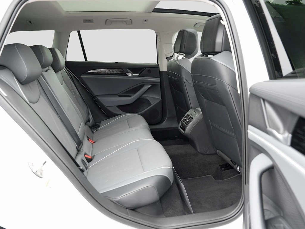 Volkswagen Passat Variant 2.0 TDI DSG Elegance *IQ-Light*Leder*Navi*Head-up*Panorama*AHK*DCC*Trailer-Assist*uvm