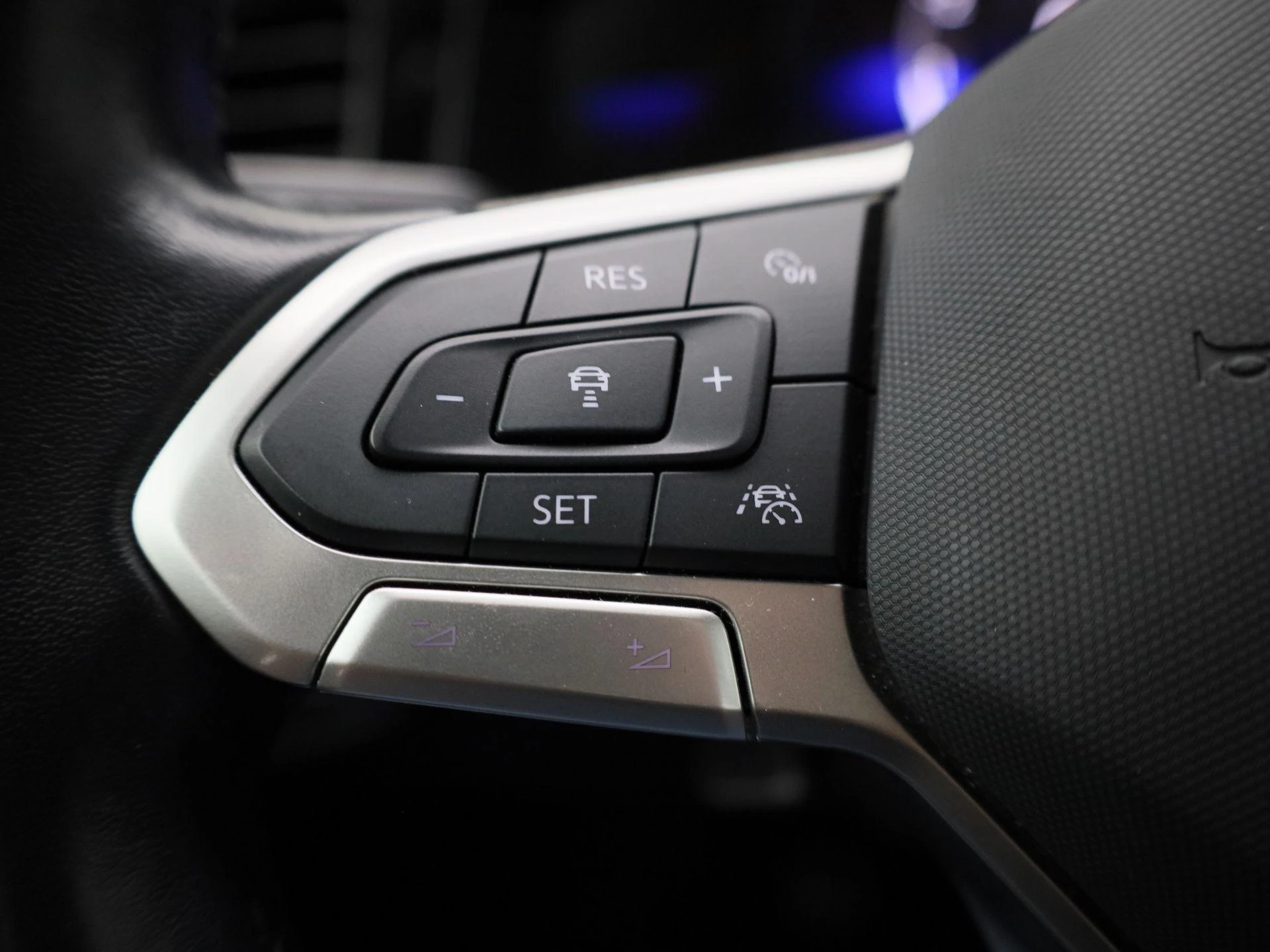 Volkswagen-Polo-image-18