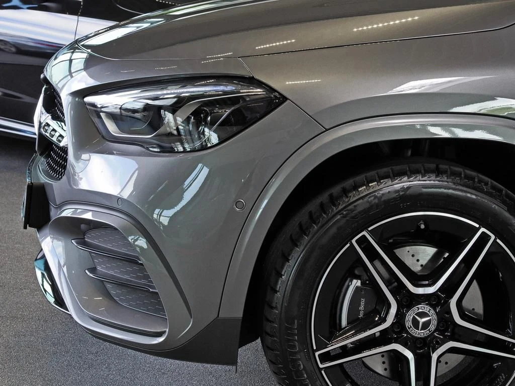Mercedes-Benz-GLA 180-image-3