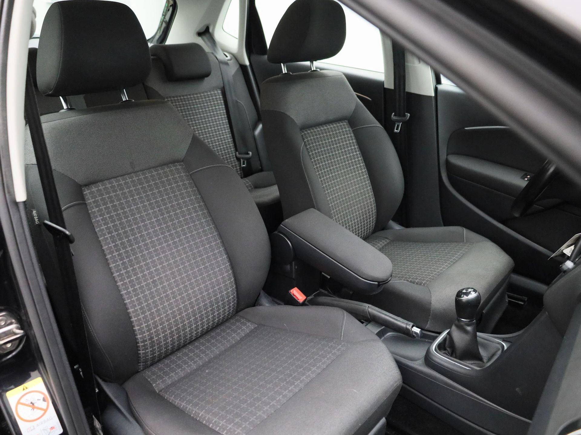 Volkswagen-Polo-image-32