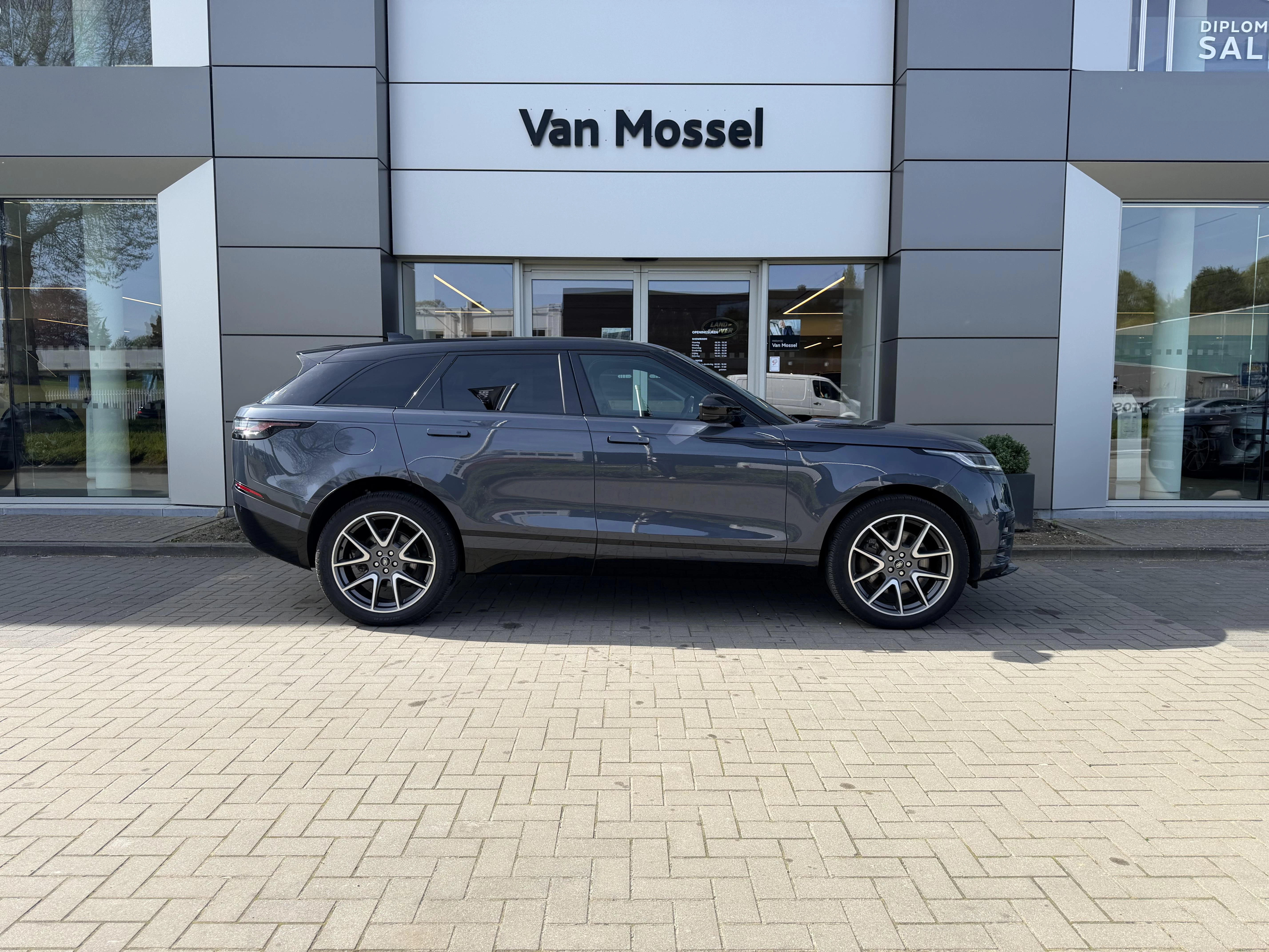 Land Rover-Range Rover Velar-image-5