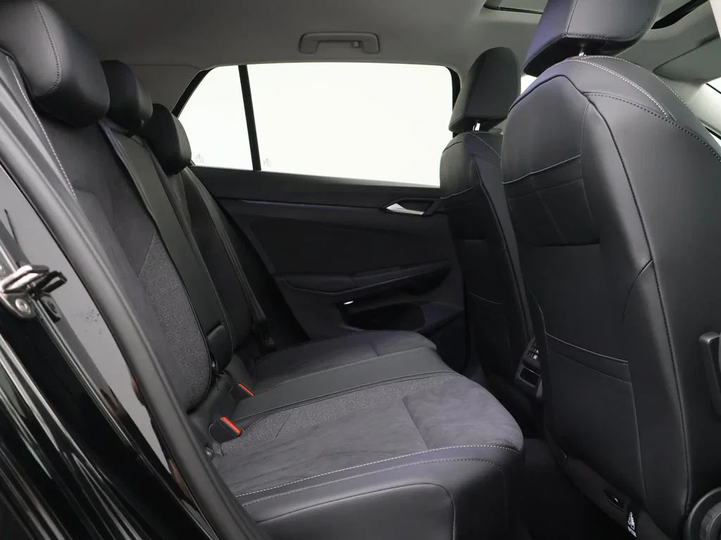 Volkswagen-Golf-image-9