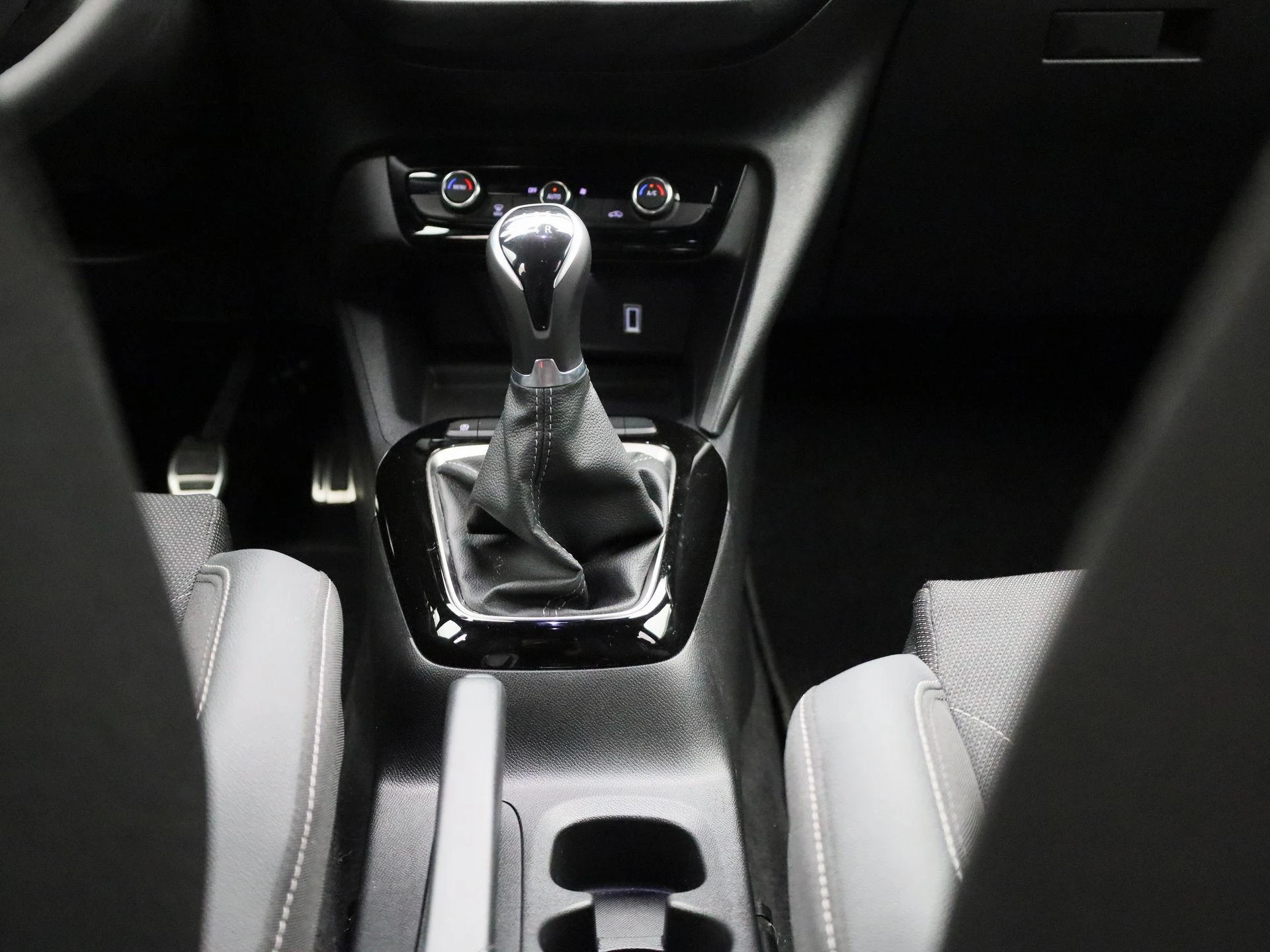 Opel-Corsa-image-9