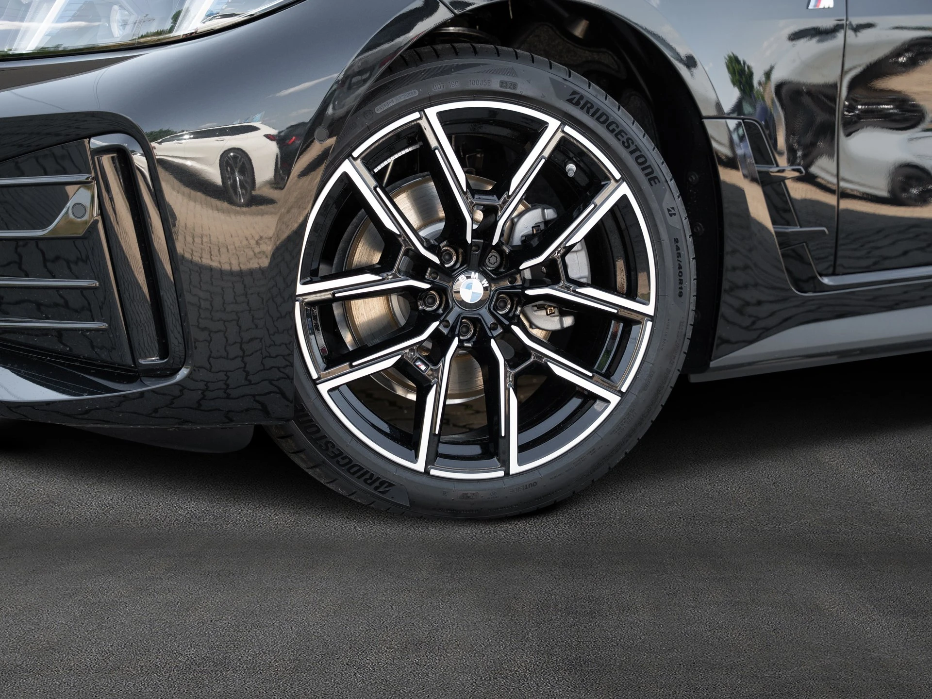 BMW-i4-image-6