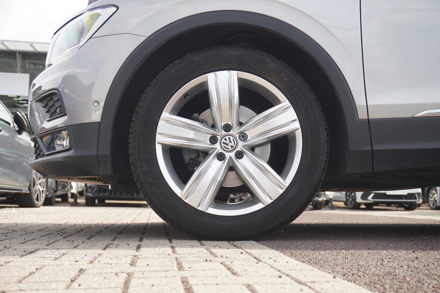 Volkswagen-Tiguan-image-4
