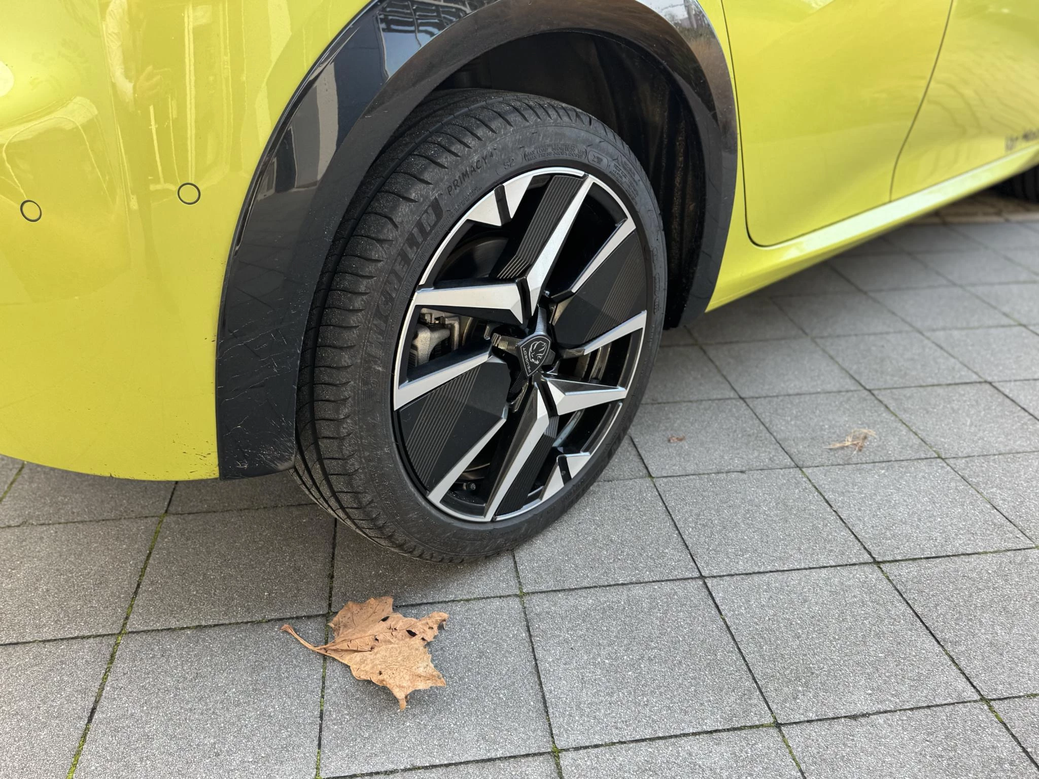 Peugeot-e-208-image-9