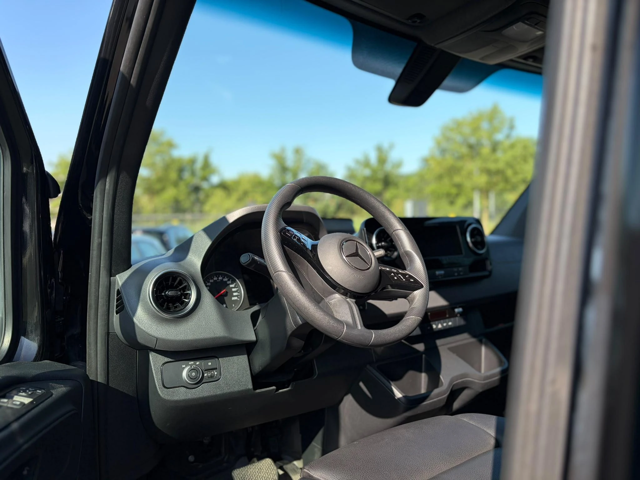 Mercedes-Benz-Sprinter-image-7