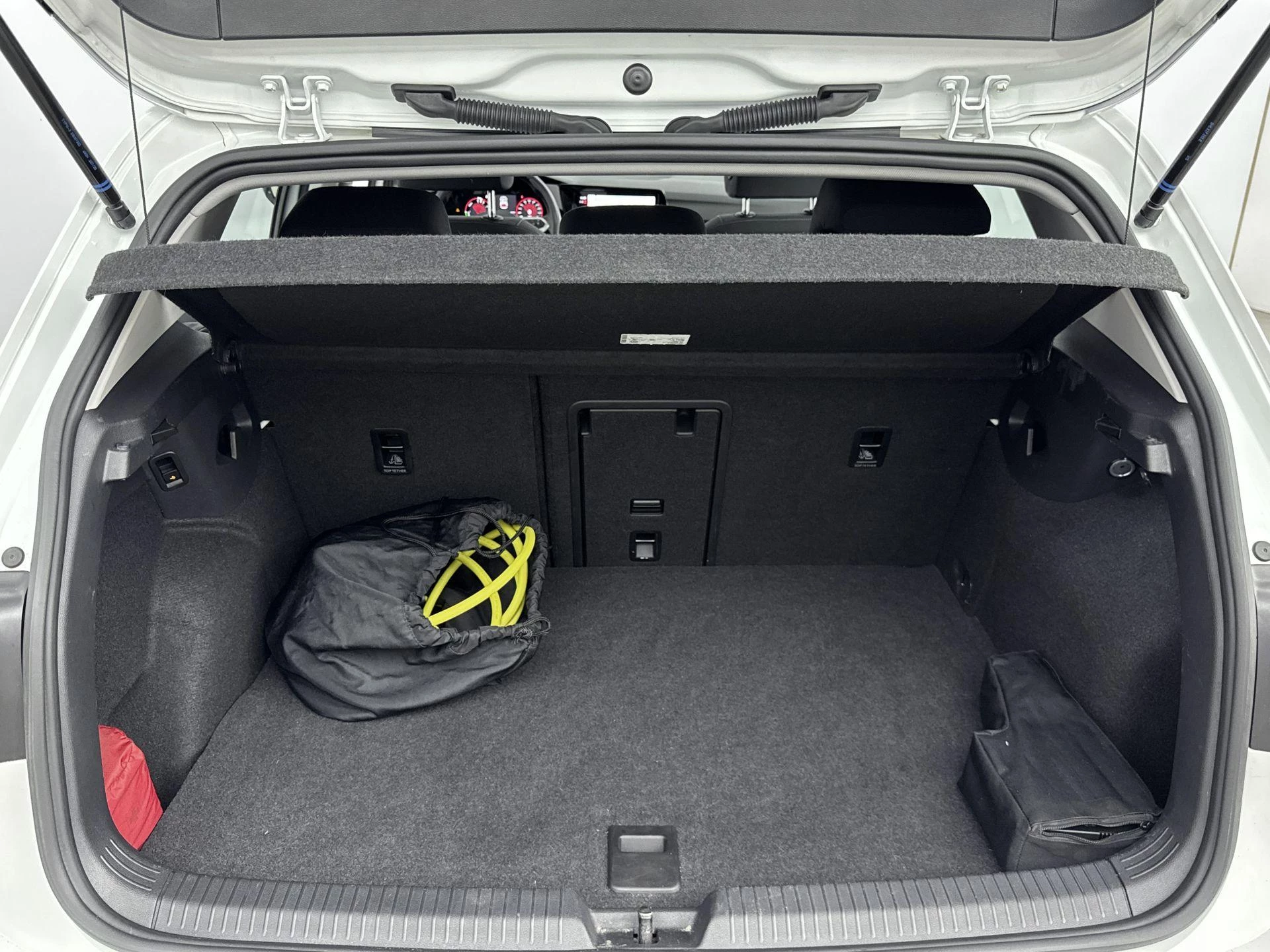 Volkswagen-Golf-image-21