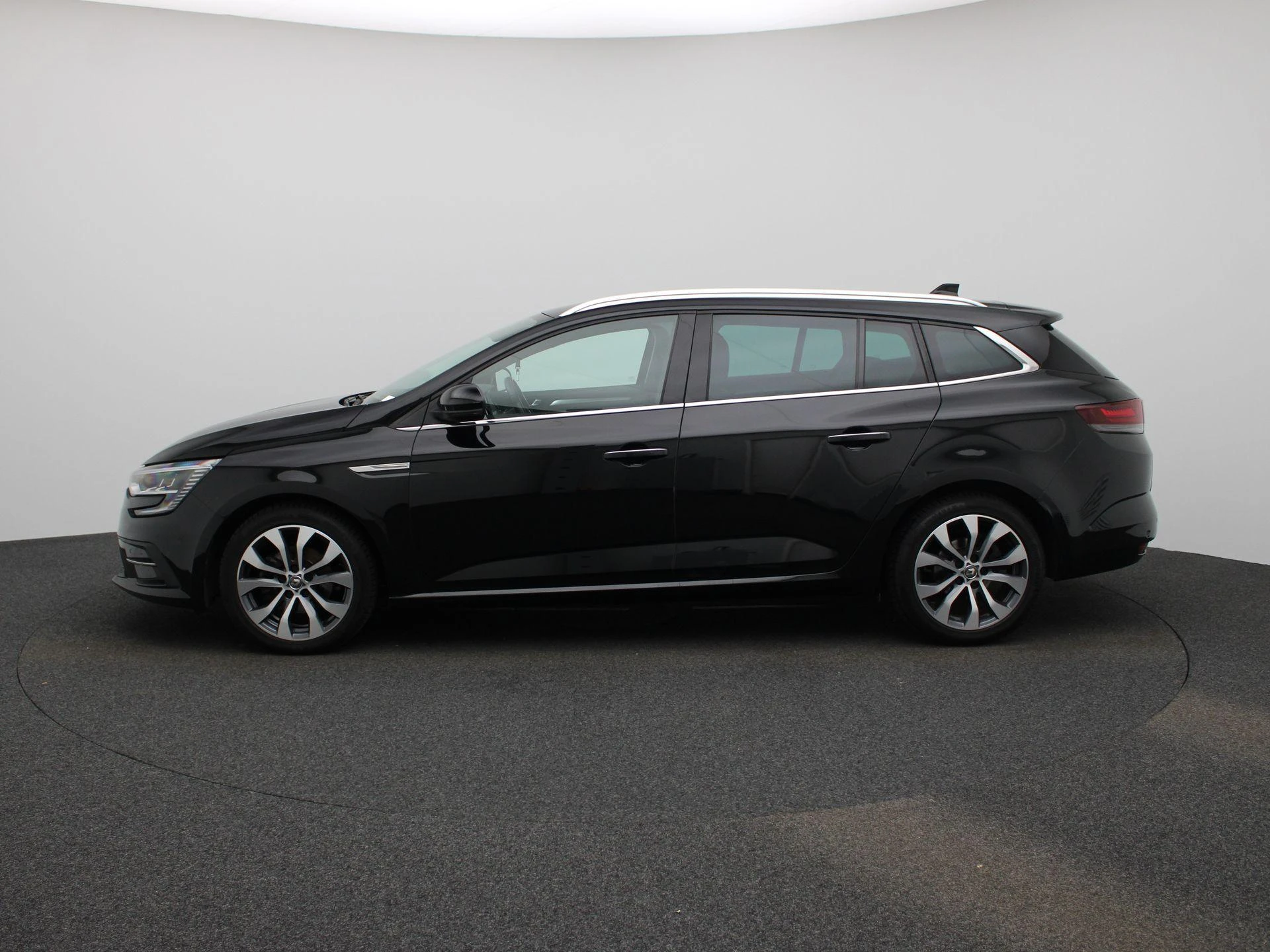Renault-Mégane Estate-image-3