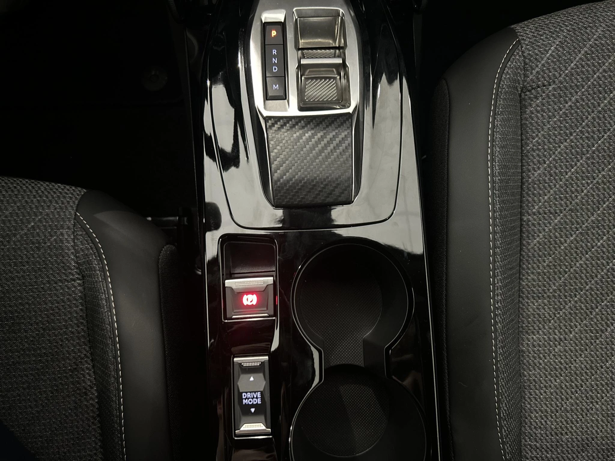 Peugeot 2008 1.2 Hybrid 145 Allure