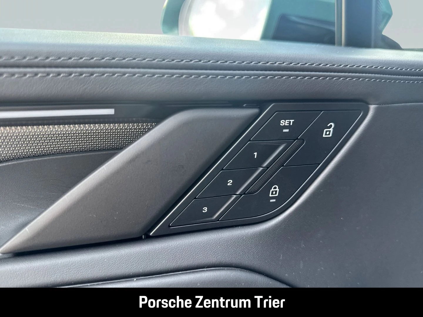 Porsche Cayenne Electric HA-Lenkung Head-Up BOSE 21-Zoll -