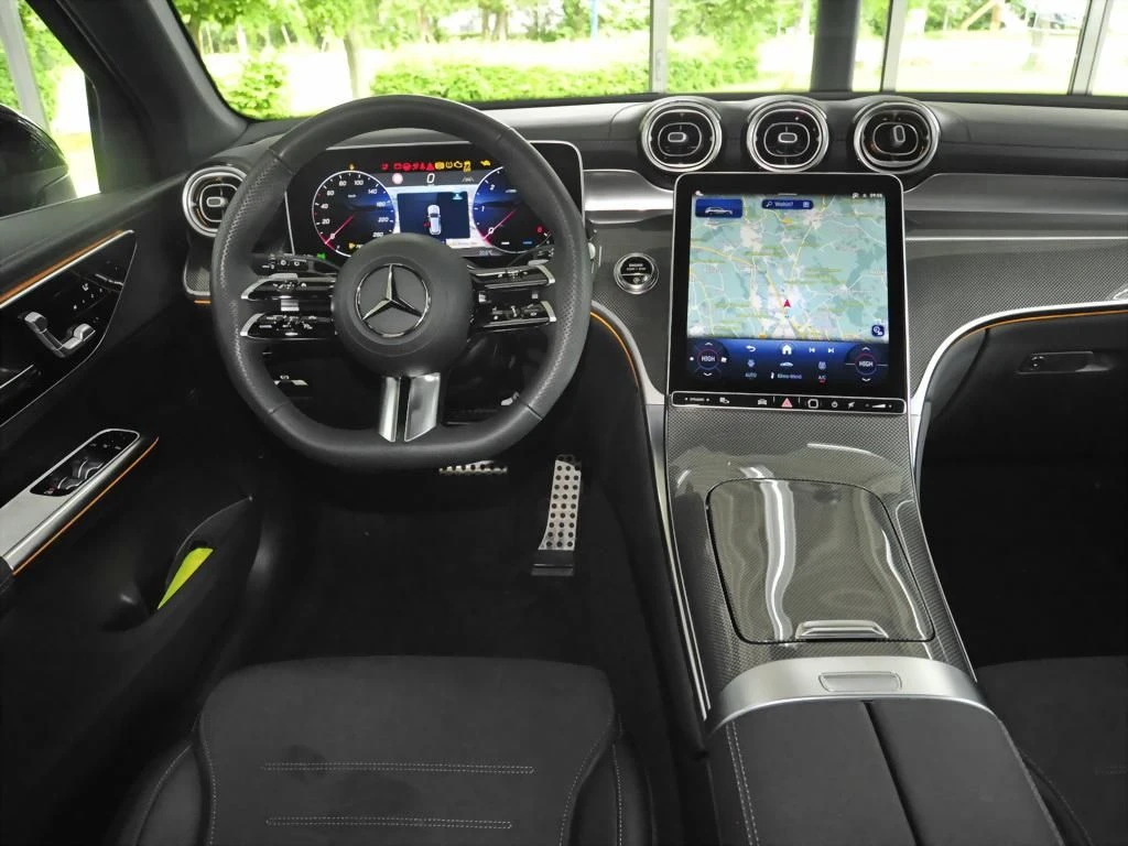 Mercedes-Benz-GLC 300 d-image-8