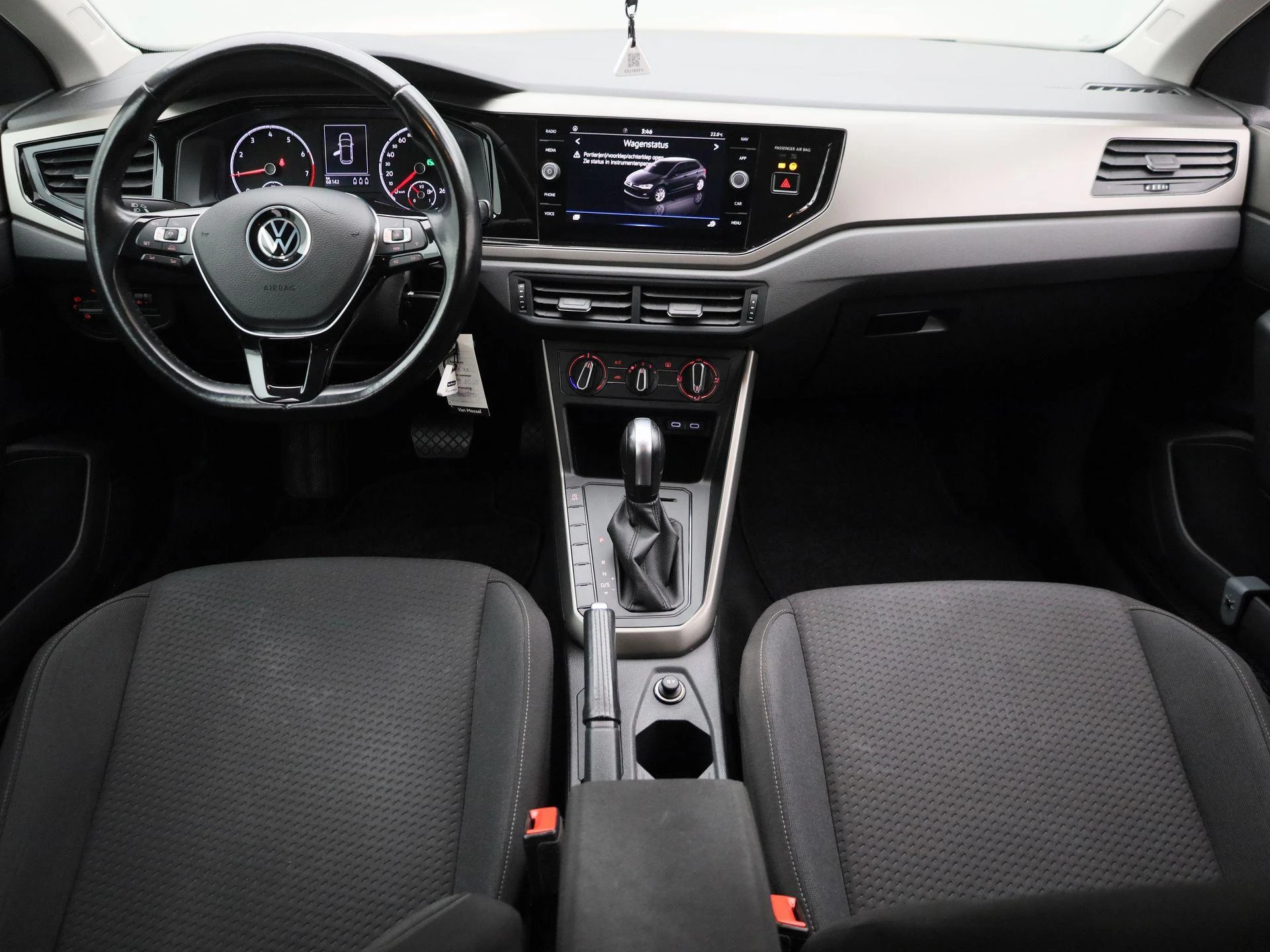 Volkswagen-Polo-image-8