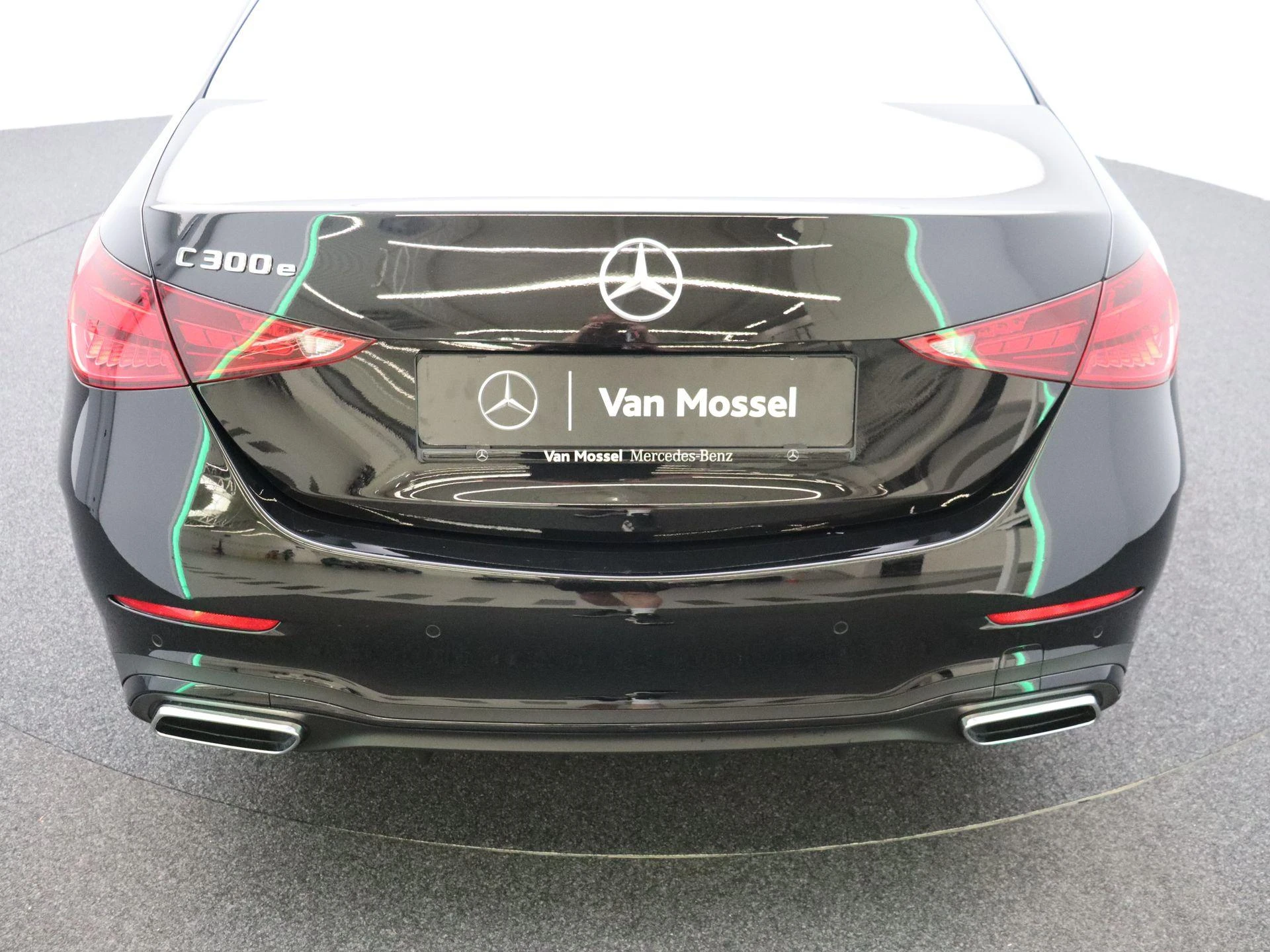 Mercedes-Benz-C-Klasse-image-20