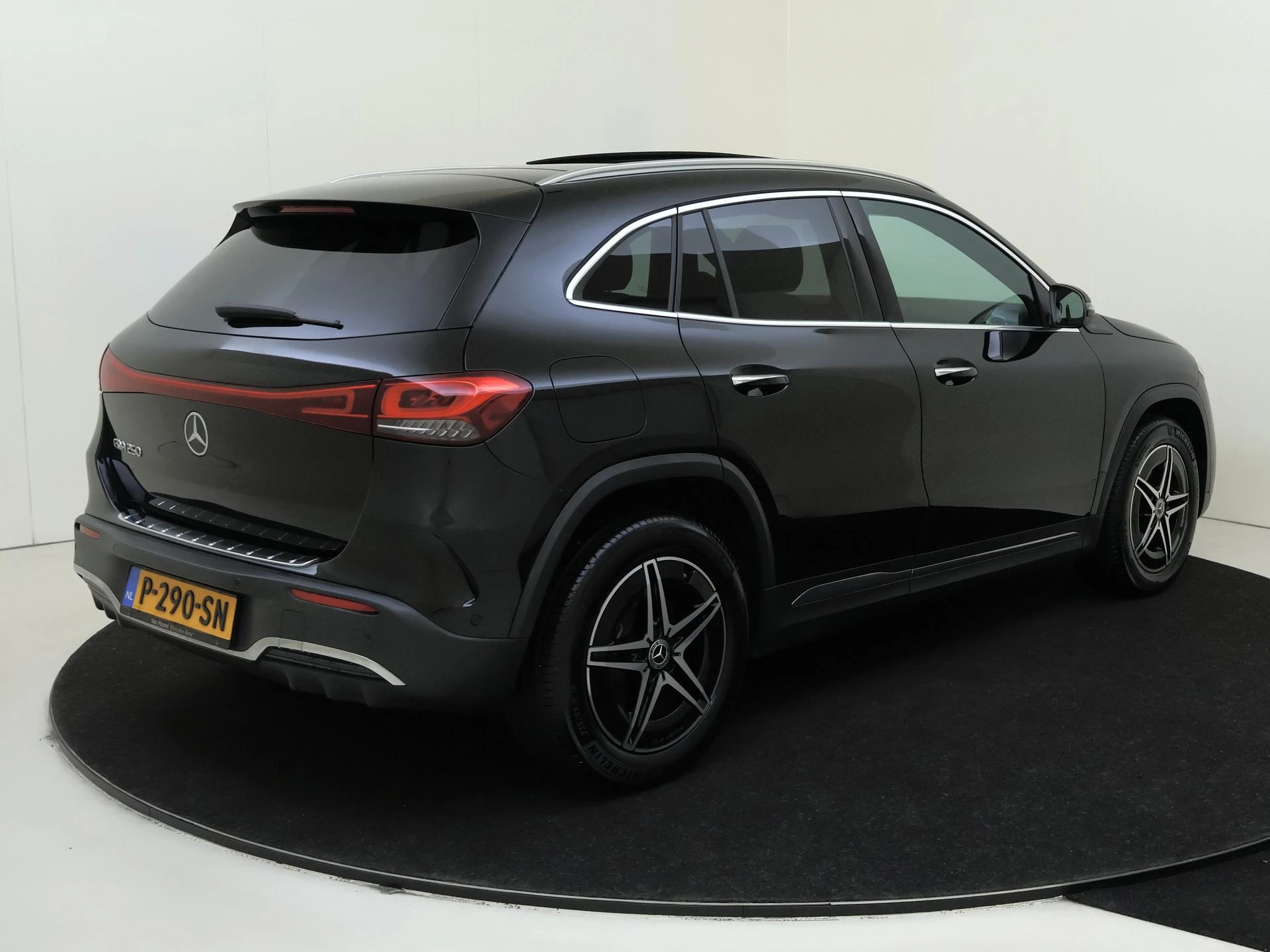 Mercedes-Benz-EQA-image-3