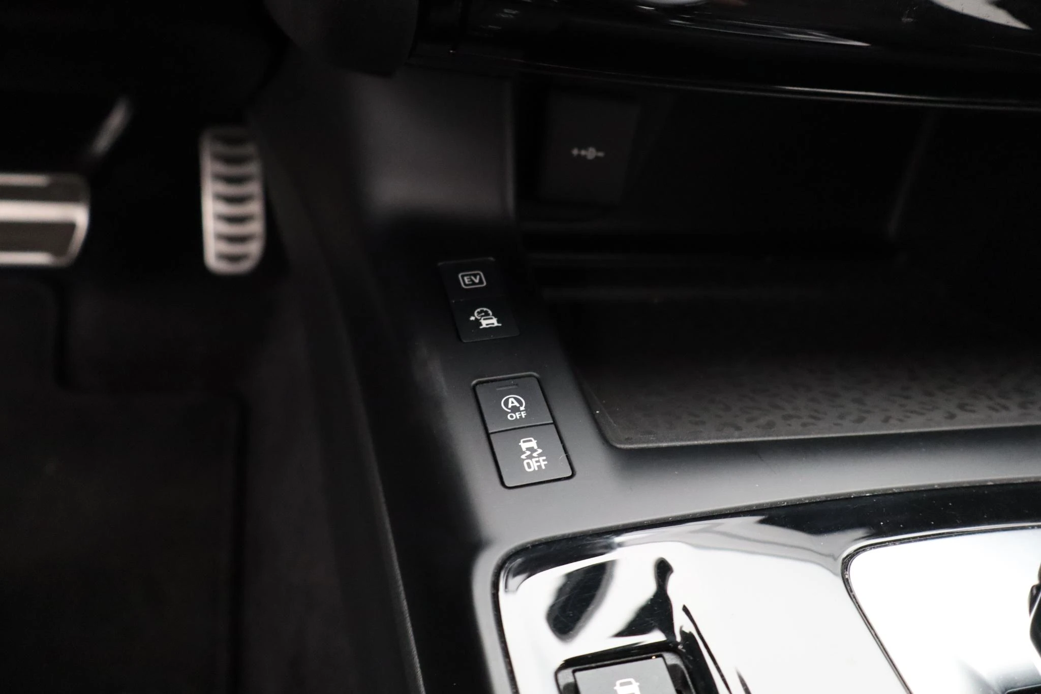 Jaguar-E-PACE-image-21
