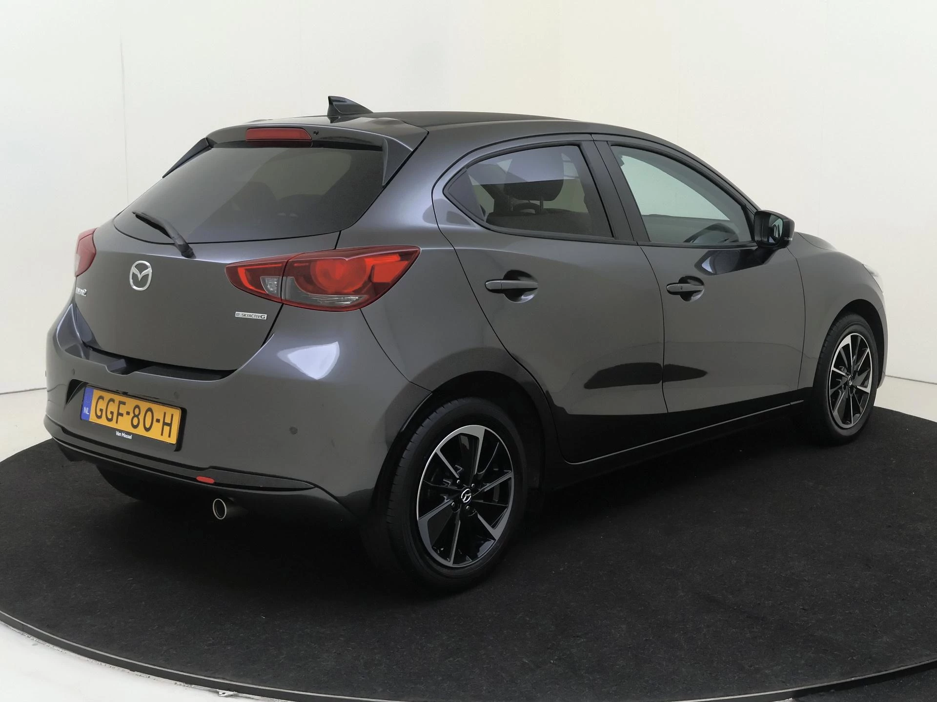 Mazda-2-image-7