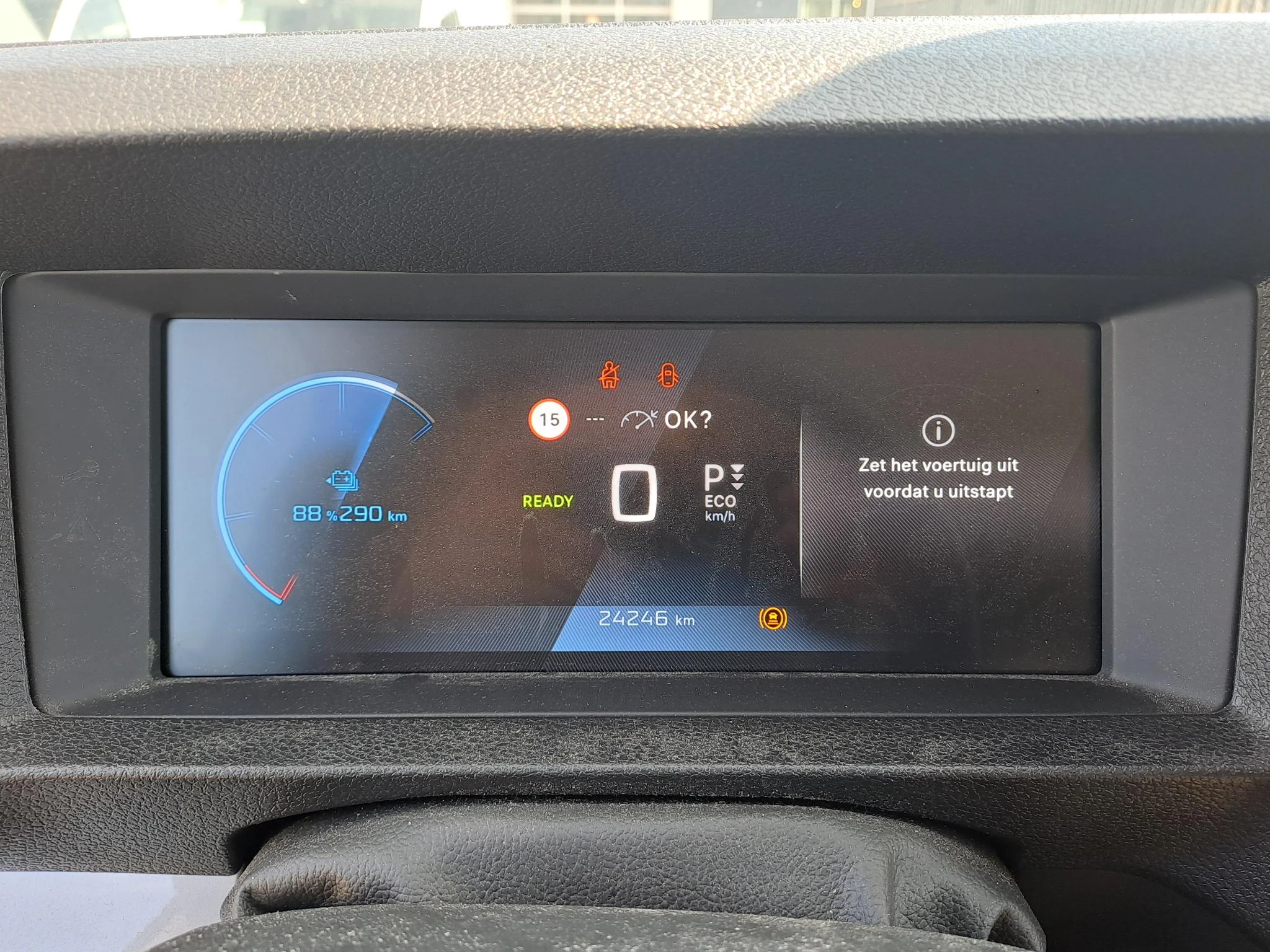 Peugeot-e-Expert-image-15