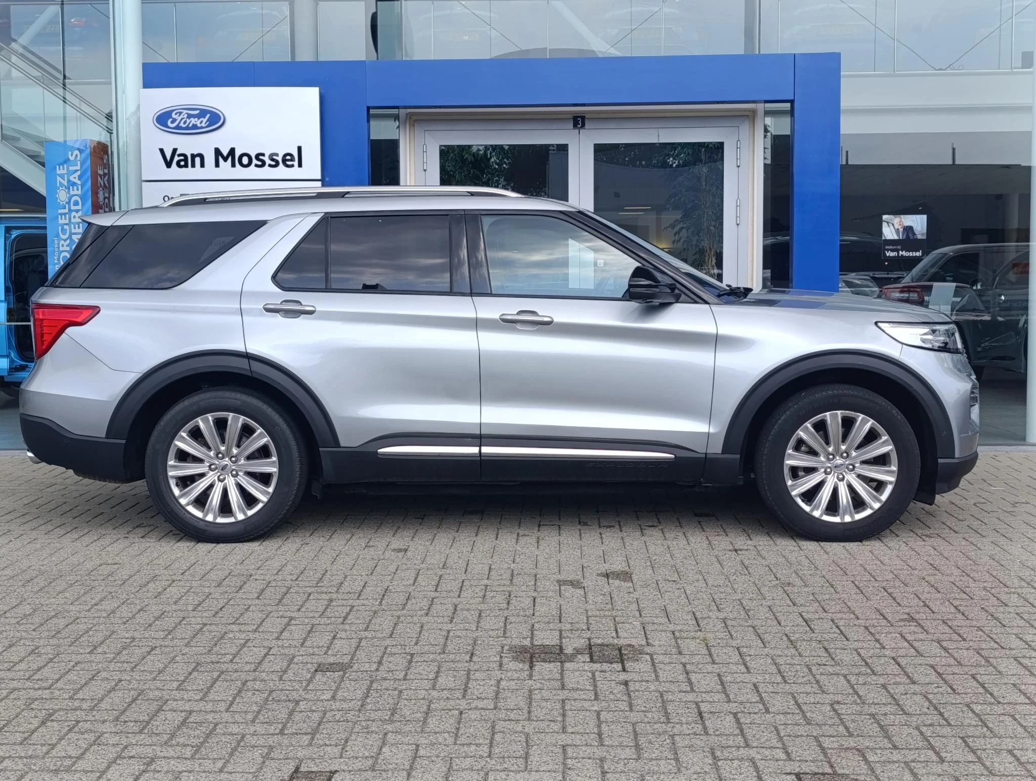 Ford-Explorer-image-4