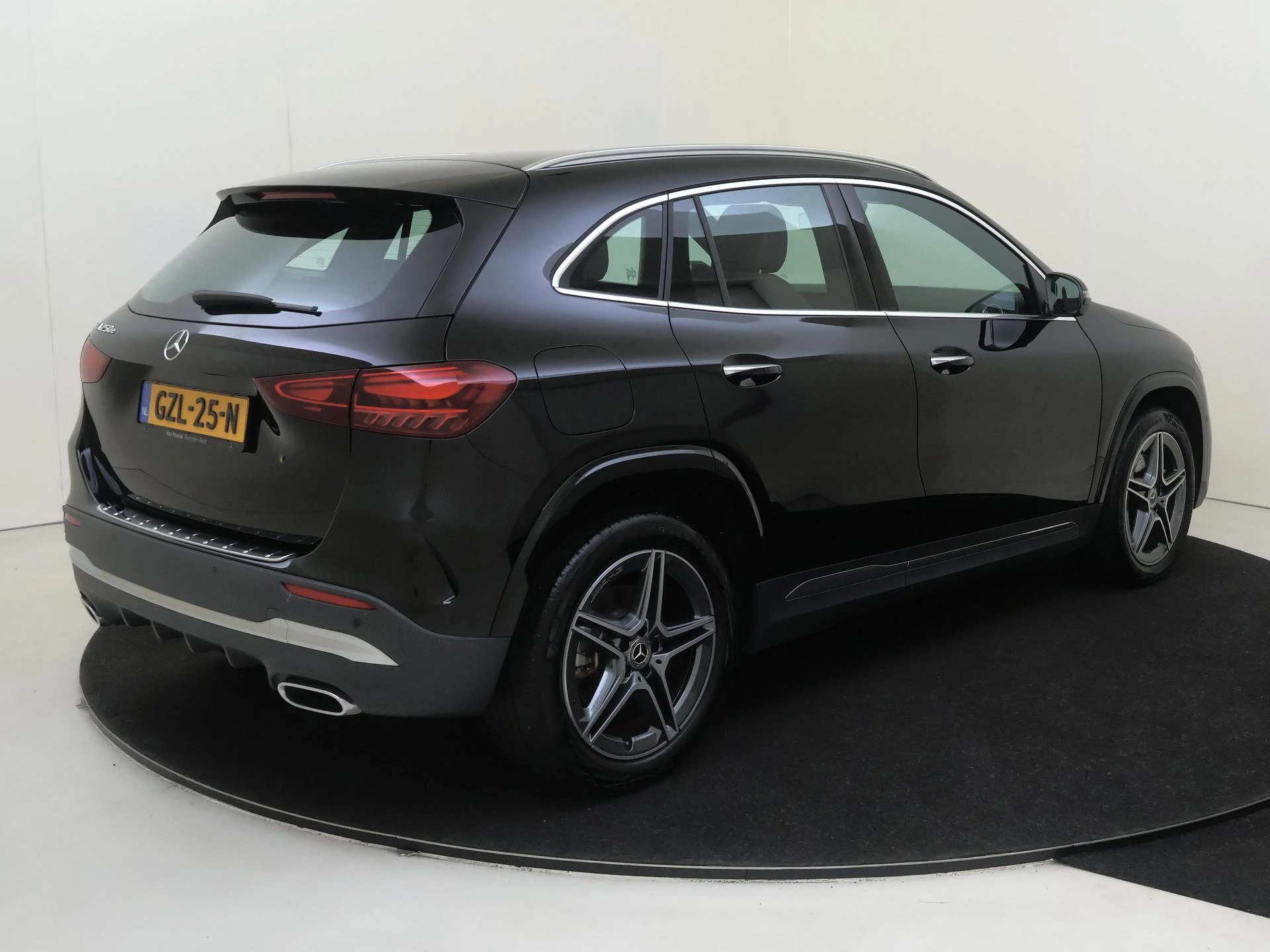 Mercedes-Benz-GLA-image-3