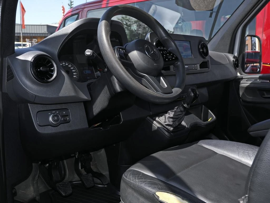 Mercedes-Benz-Sprinter 211-image-7