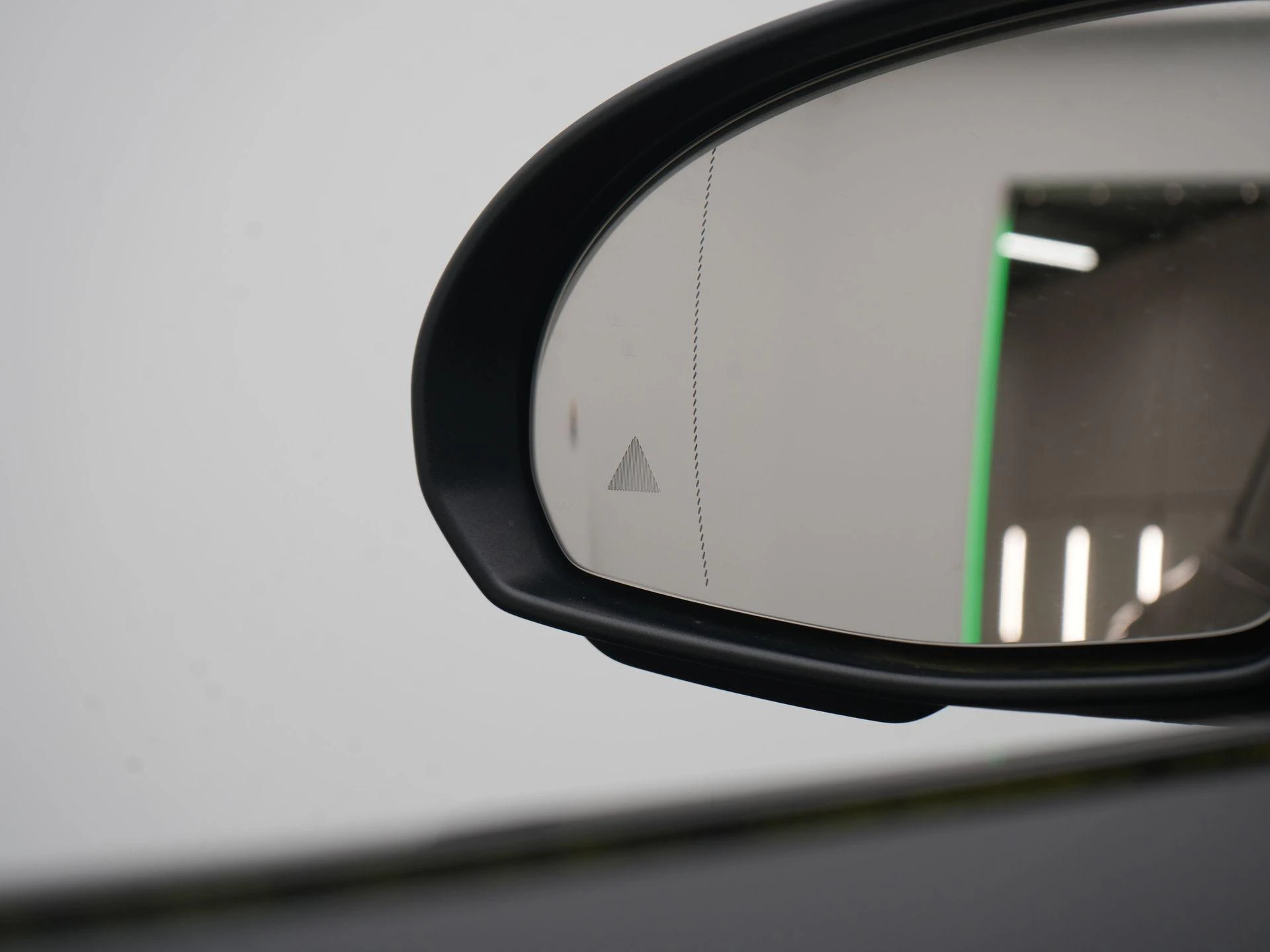 Mercedes-Benz-GLC-image-37