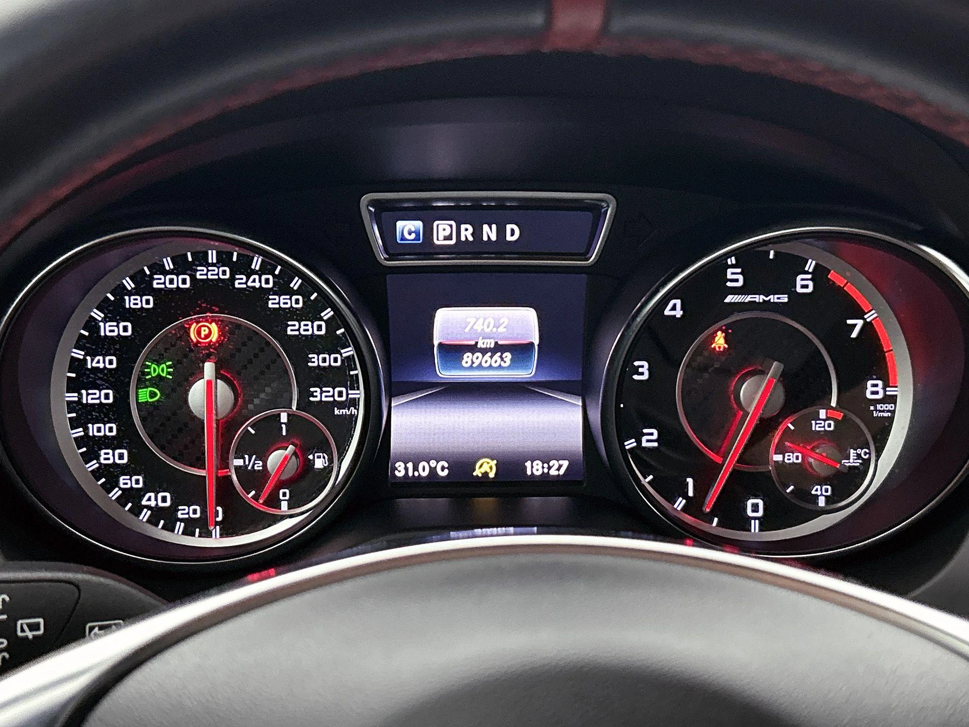Mercedes-Benz-GLA-image-13