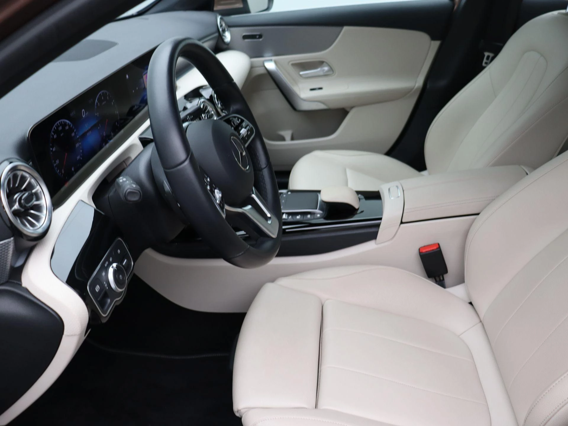 Mercedes-Benz Classe A 180 Business Line + LEDER + SENSOREN + CAMERA +