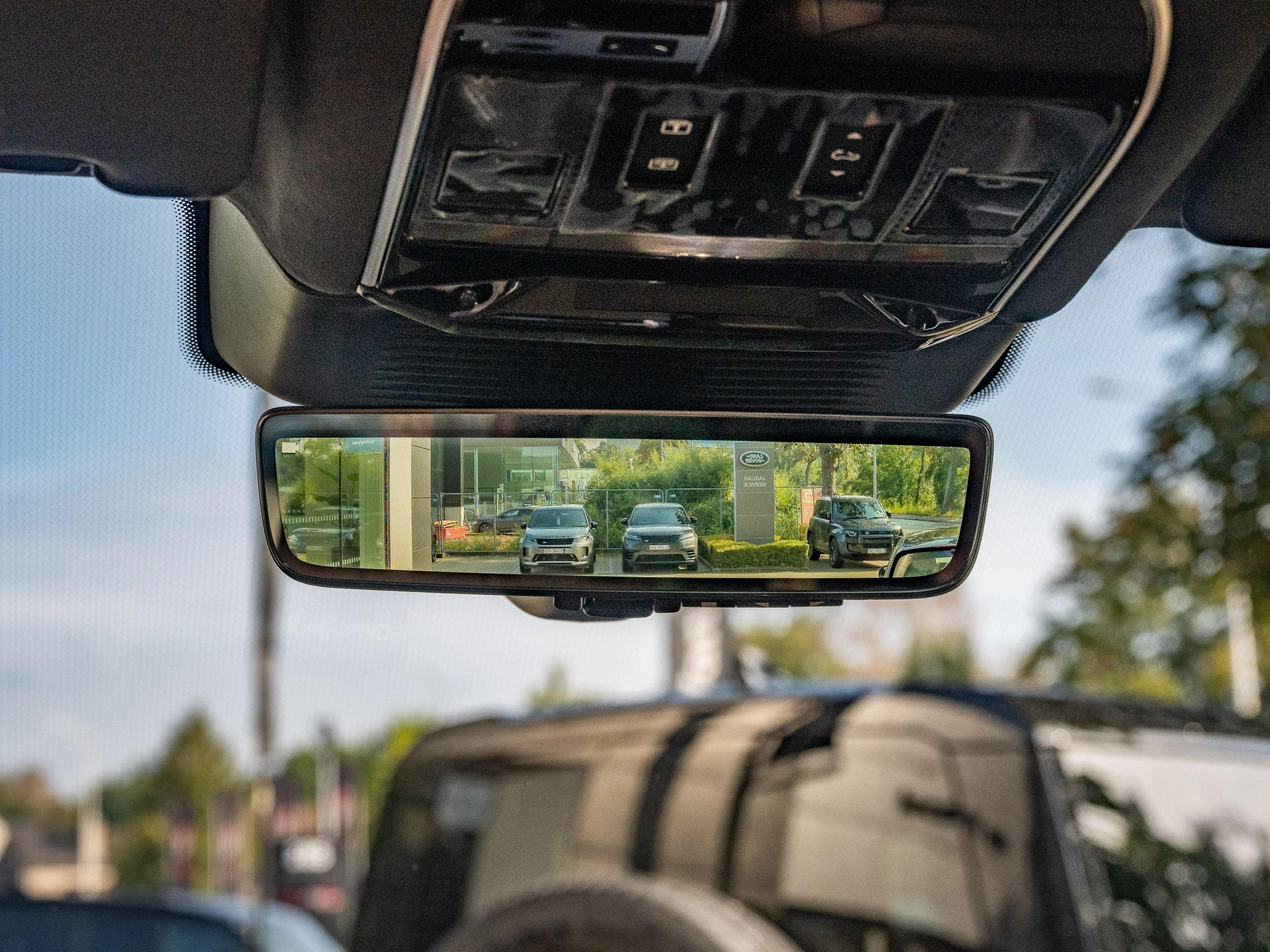 Land Rover-Range Rover-image-22