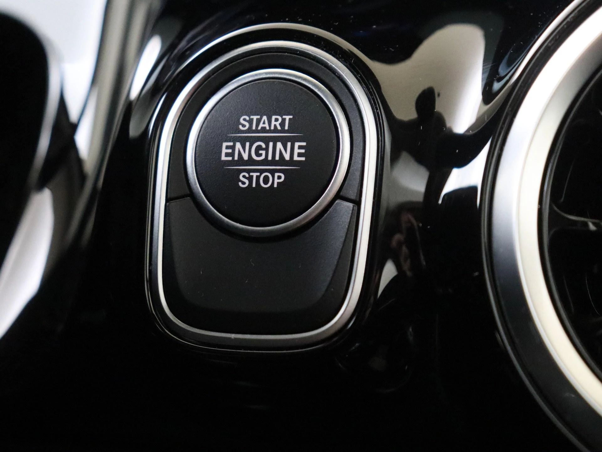 Mercedes-Benz-GLA-image-24