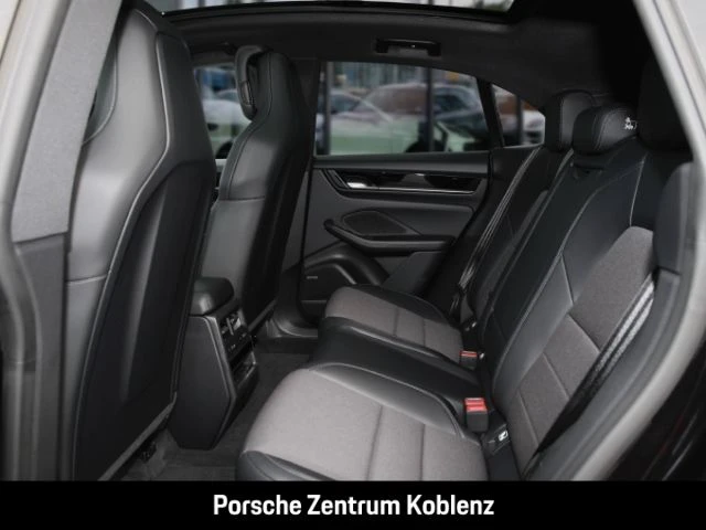 Porsche Macan 4 -
