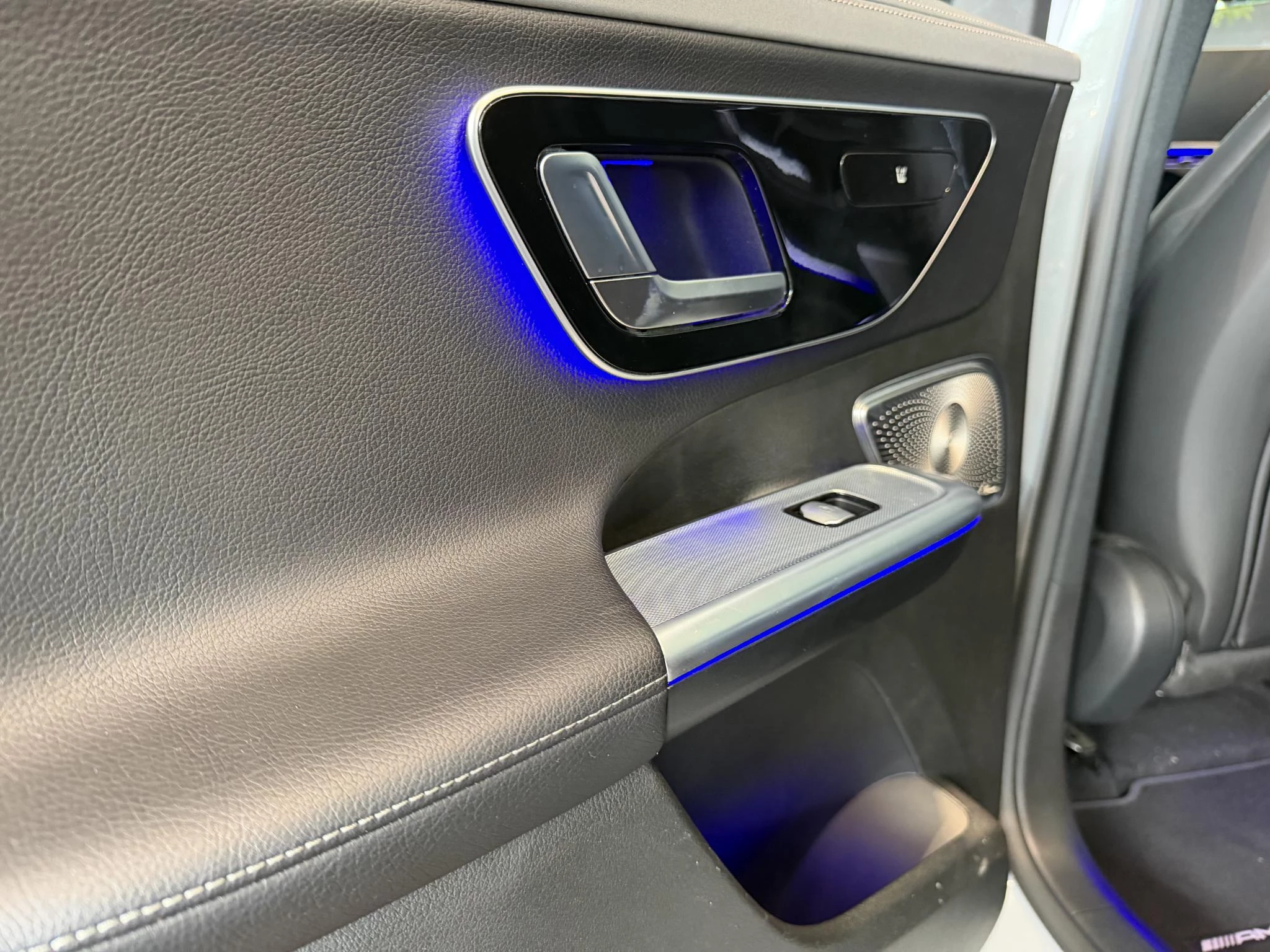 Mercedes-Benz-EQE-image-8