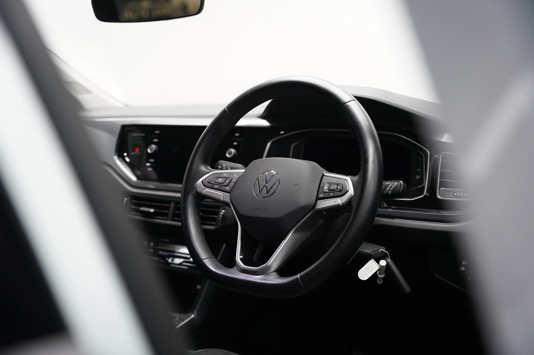 Volkswagen-Polo-image-17