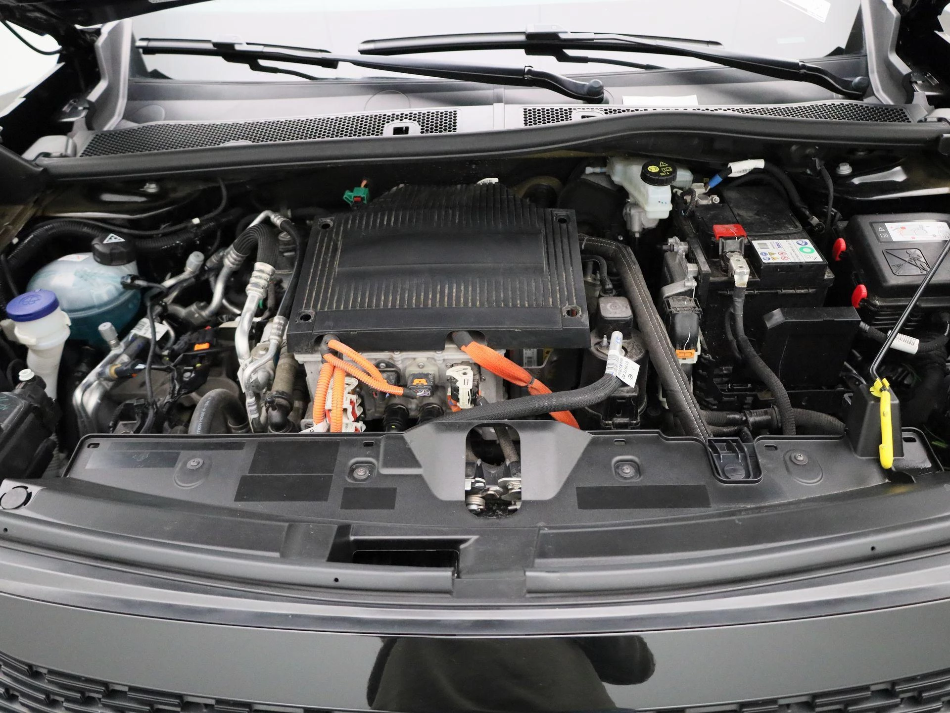 Peugeot-e-2008-image-29