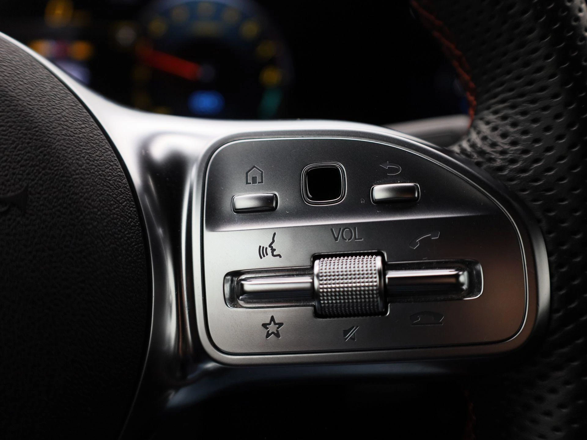 Mercedes-Benz-CLA-image-21